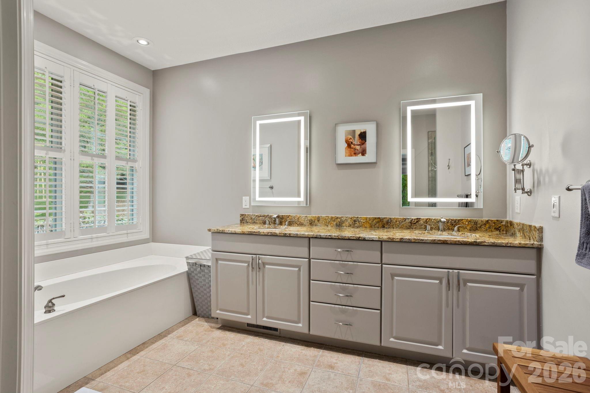 547 Pinnacle Peak Lane — Flat Rock