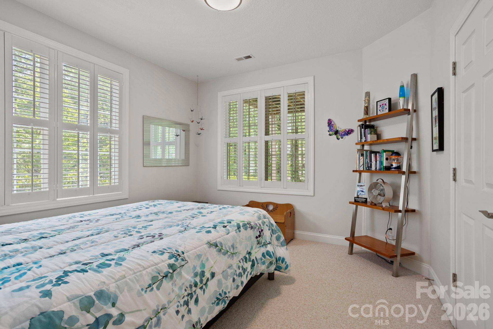 547 Pinnacle Peak Lane — Flat Rock
