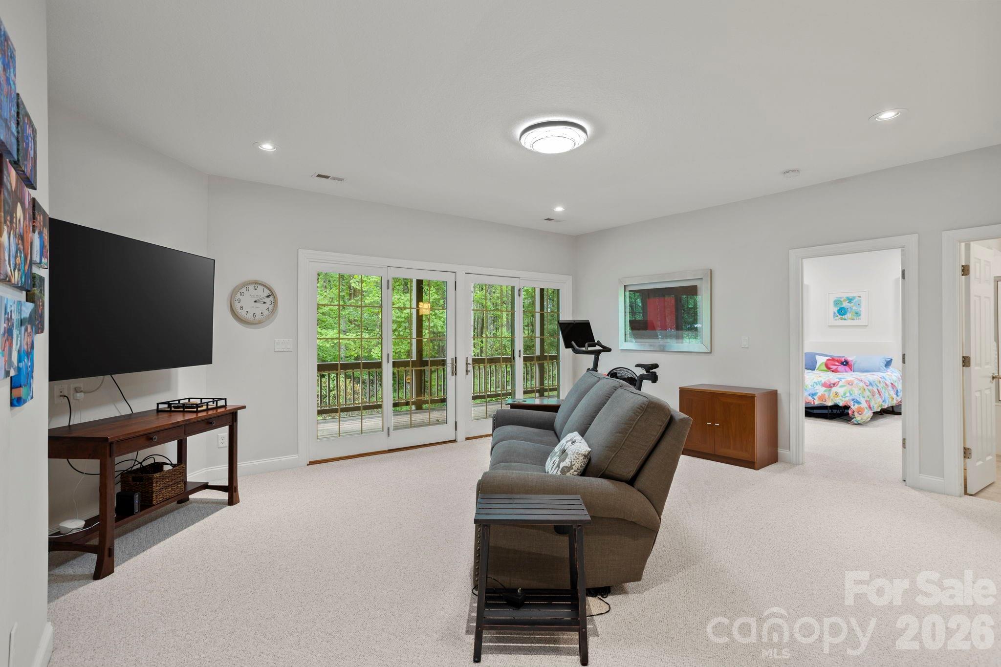 547 Pinnacle Peak Lane — Flat Rock