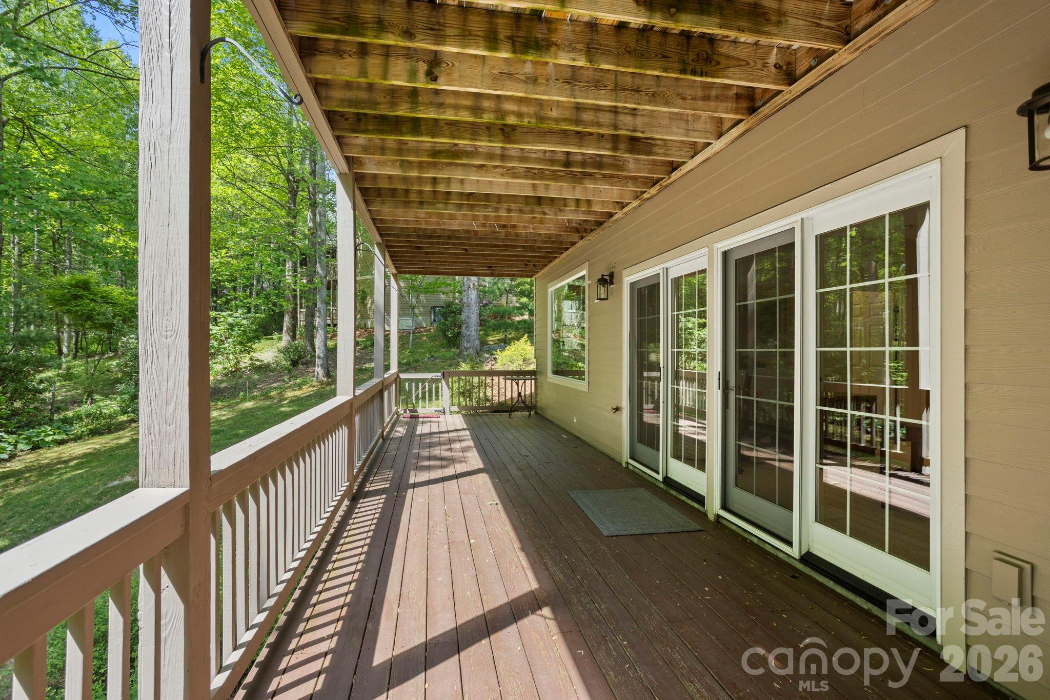 547 Pinnacle Peak Lane — Flat Rock