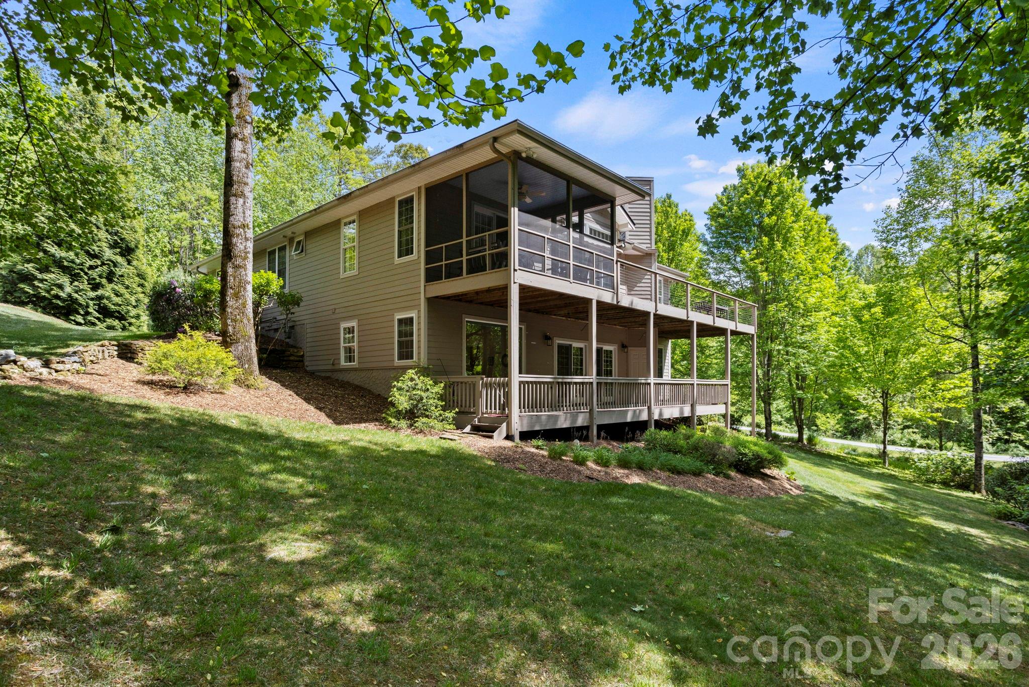 547 Pinnacle Peak Lane — Flat Rock