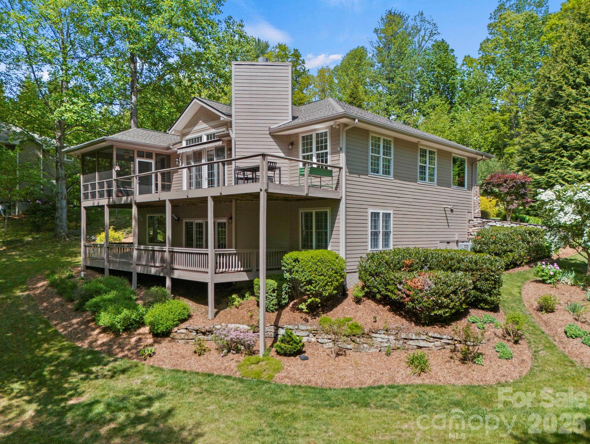 547 Pinnacle Peak Lane — Flat Rock