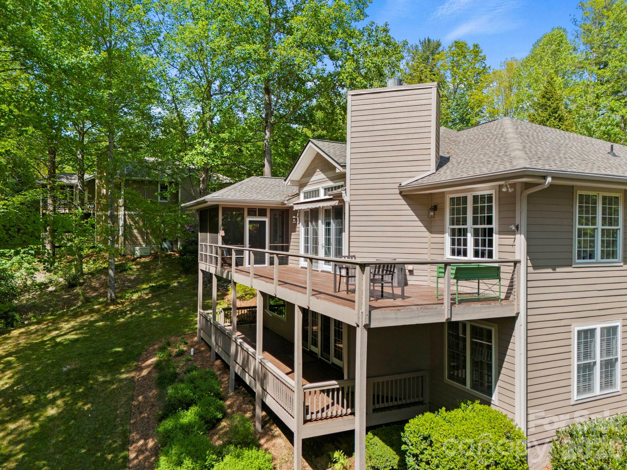 547 Pinnacle Peak Lane — Flat Rock