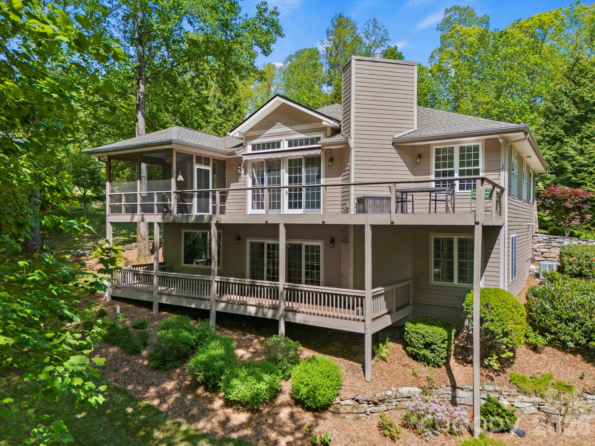 547 Pinnacle Peak Lane — Flat Rock