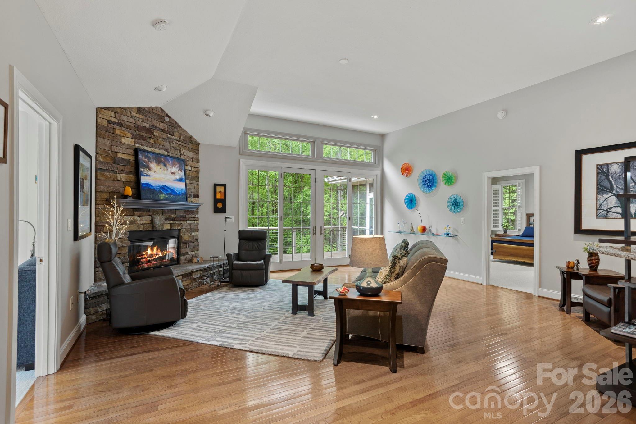 547 Pinnacle Peak Lane — Flat Rock