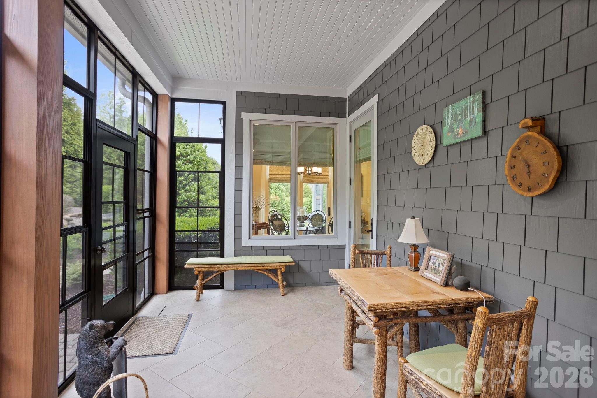 390 Shipman Parkway — Flat Rock