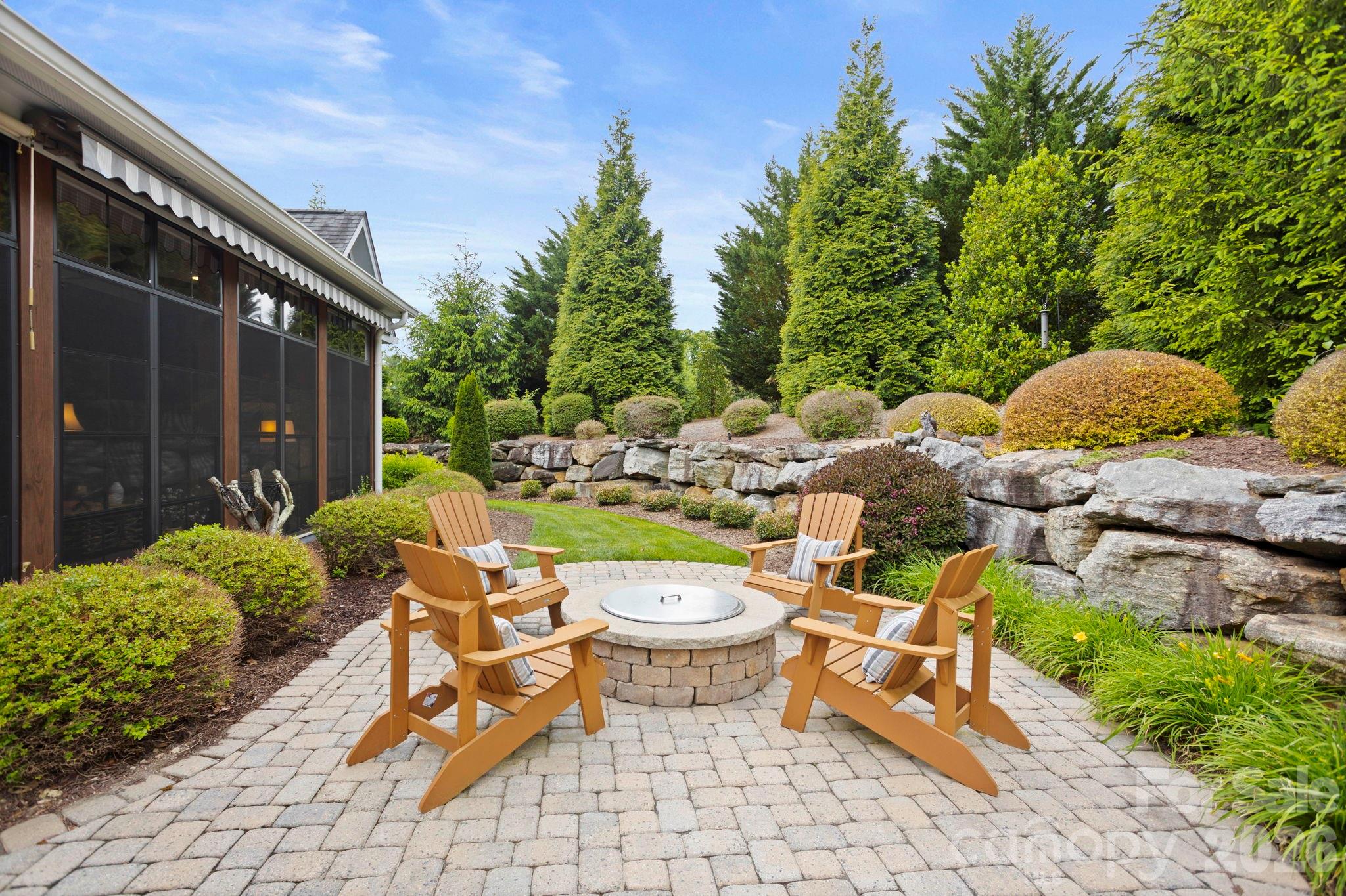 390 Shipman Parkway — Flat Rock