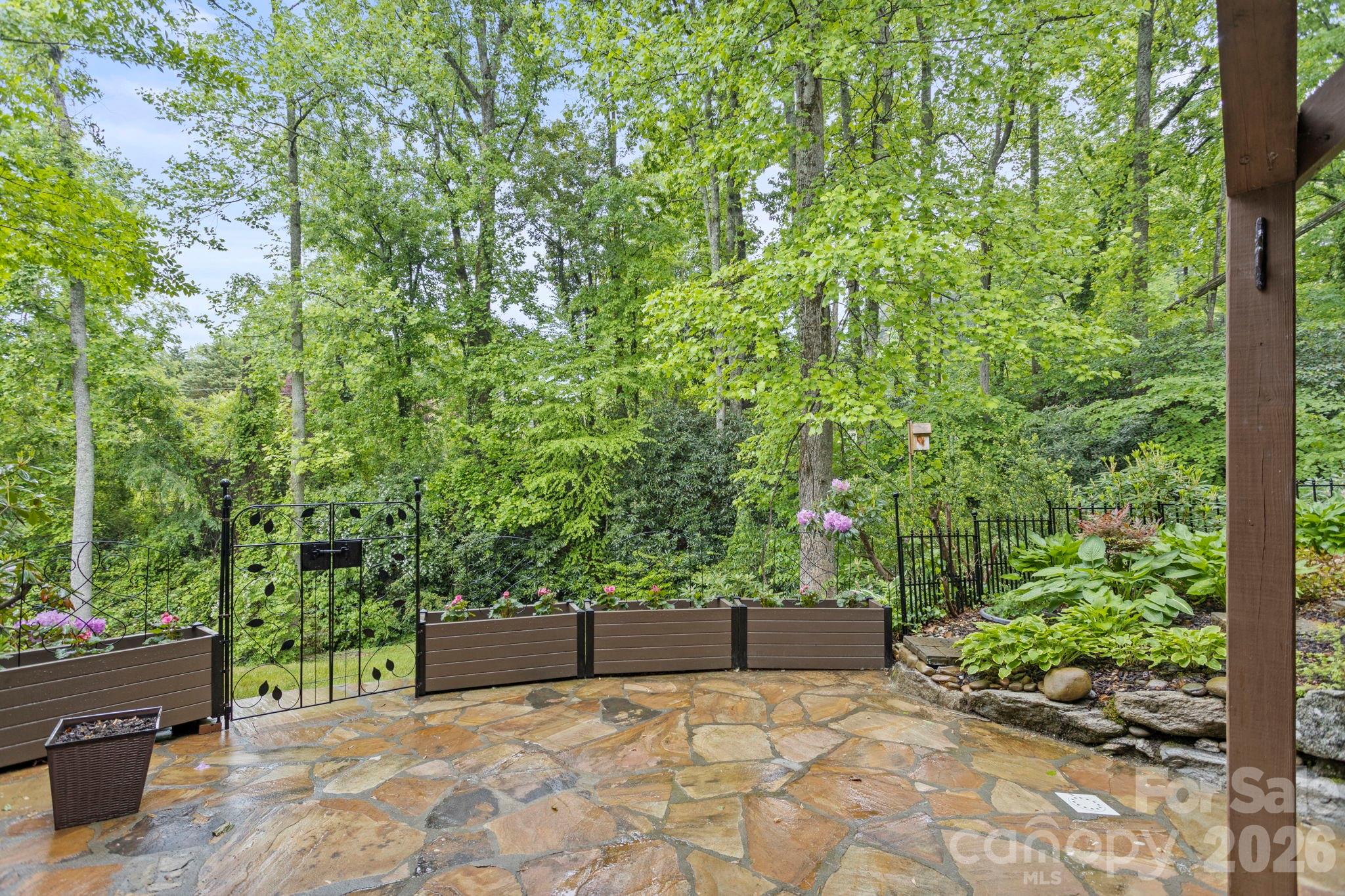 69 Old Pasture Way — Hendersonville