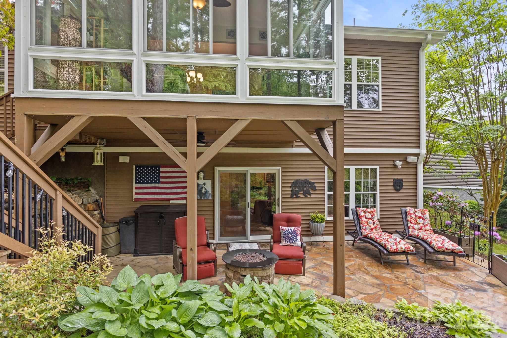 69 Old Pasture Way — Hendersonville