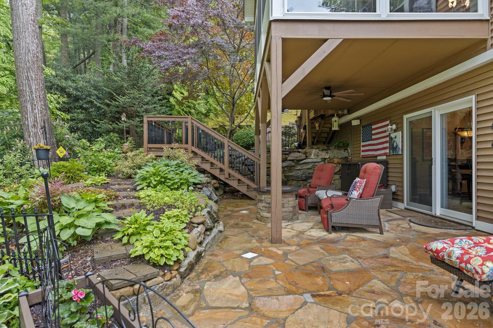 69 Old Pasture Way — Hendersonville