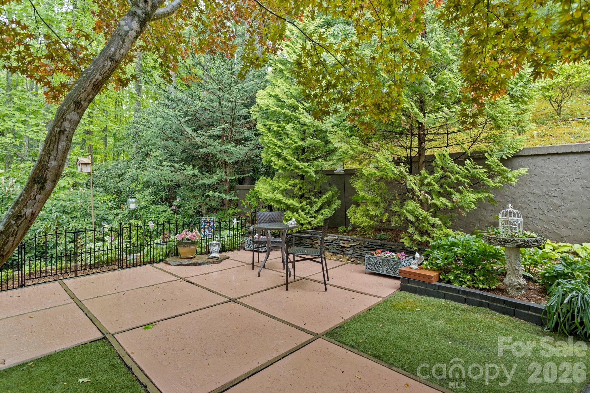 69 Old Pasture Way — Hendersonville