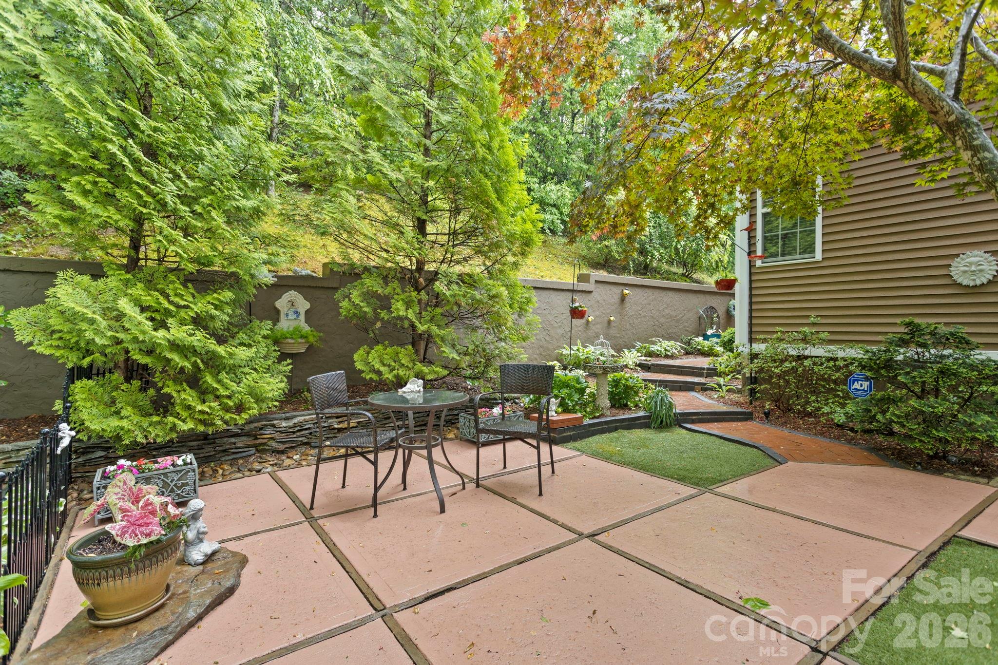 69 Old Pasture Way — Hendersonville