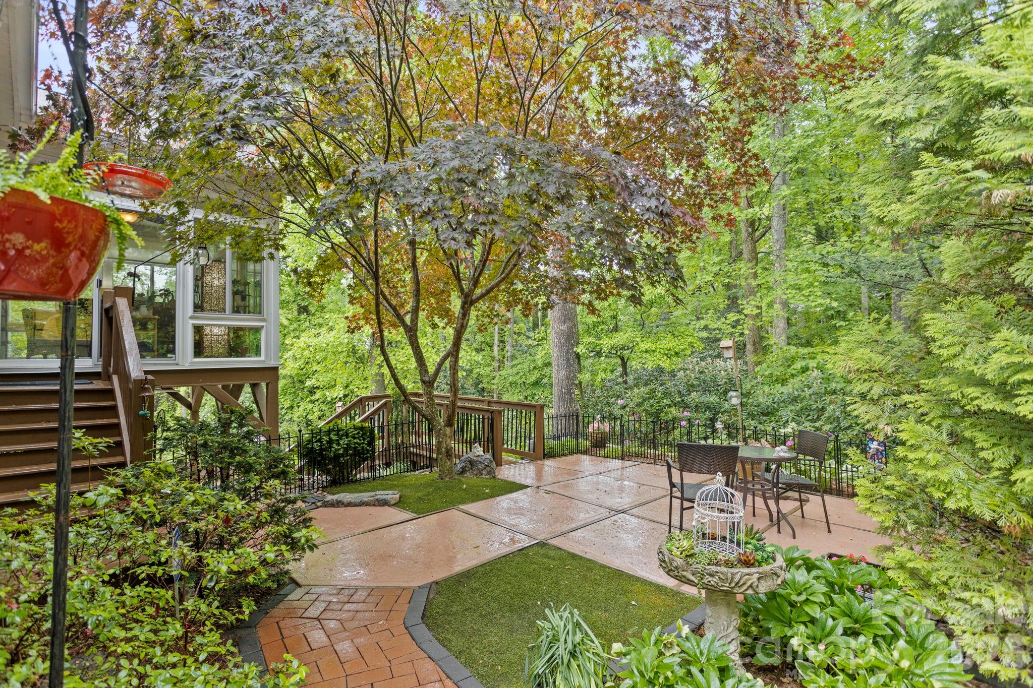 69 Old Pasture Way — Hendersonville