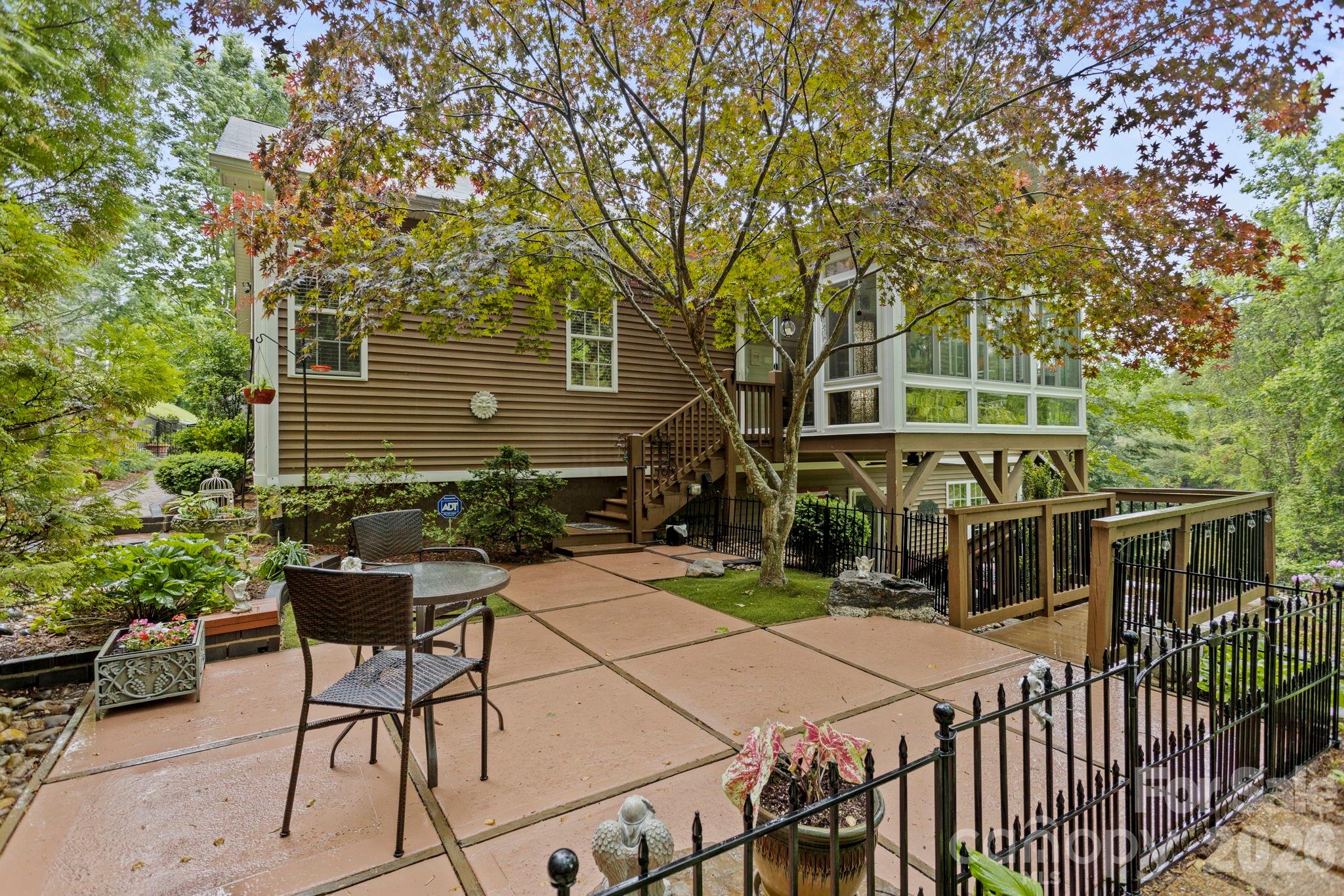 69 Old Pasture Way — Hendersonville
