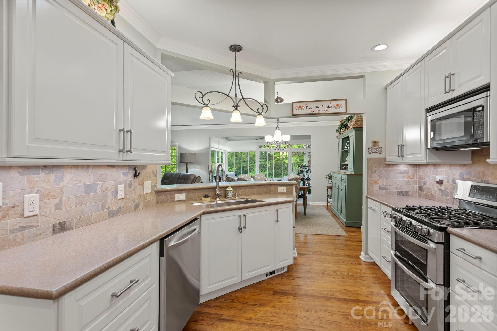 69 Old Pasture Way — Hendersonville