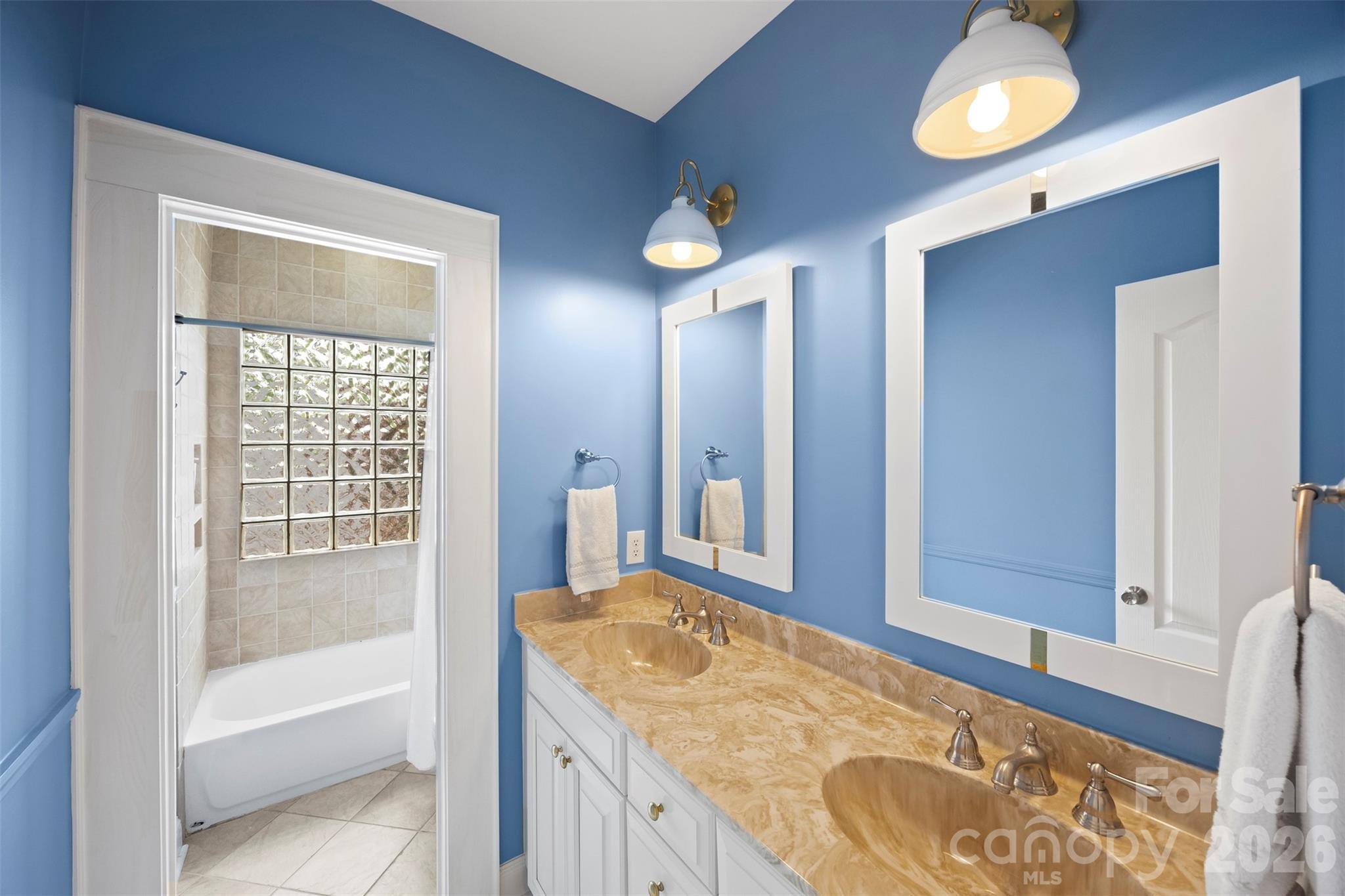 2305 Shenandoah Avenue — Charlotte