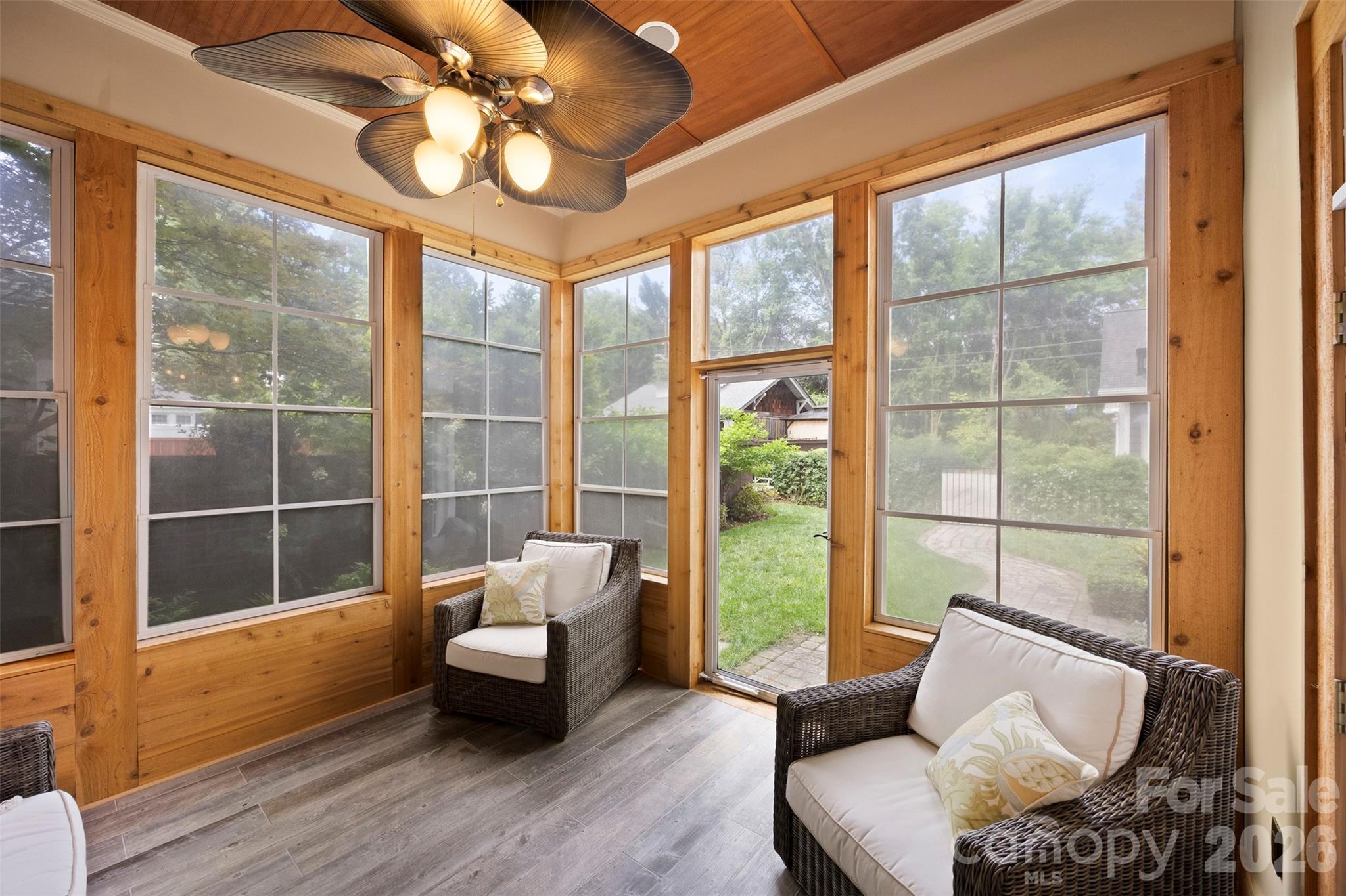 2305 Shenandoah Avenue — Charlotte