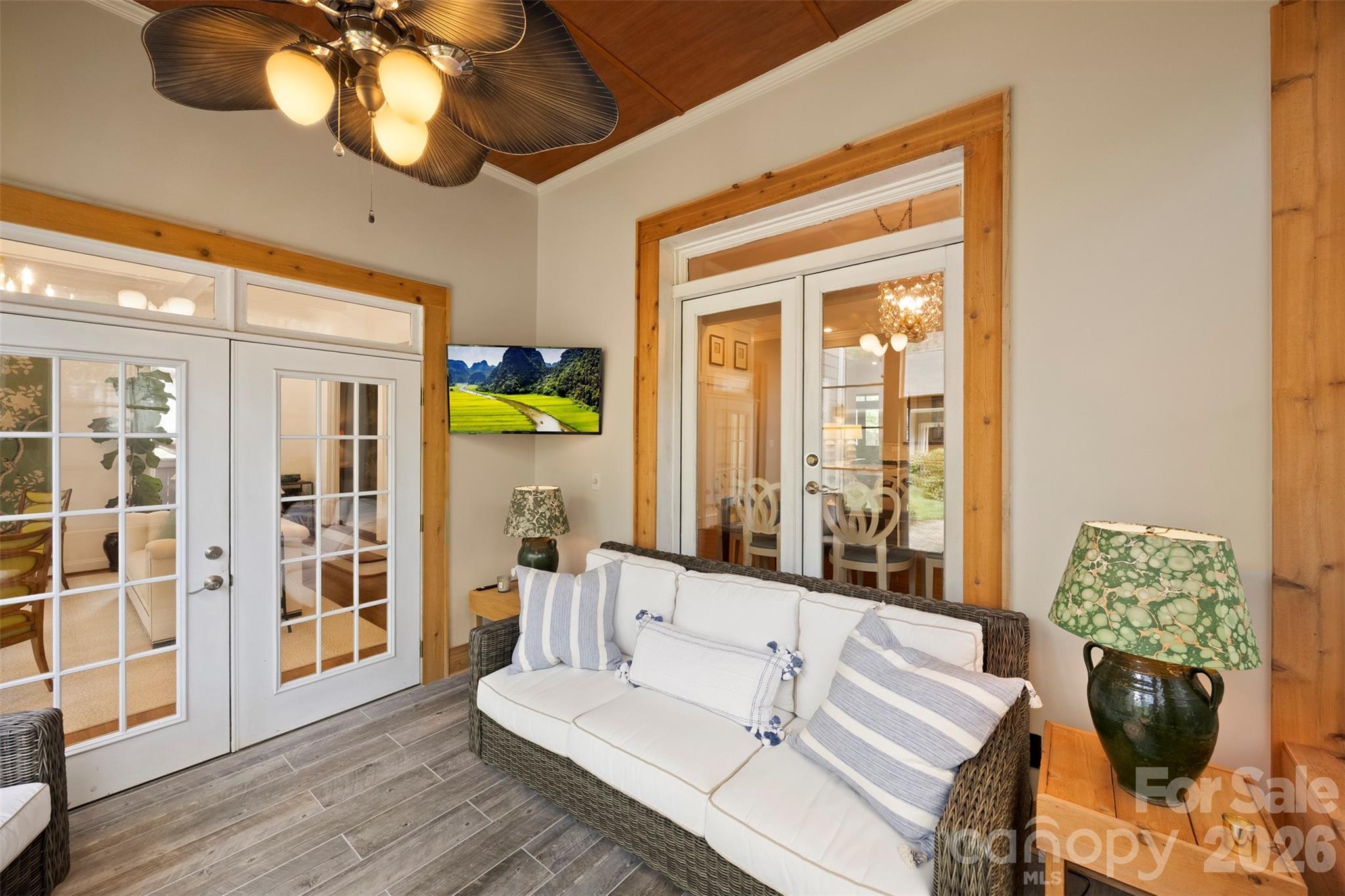 2305 Shenandoah Avenue — Charlotte