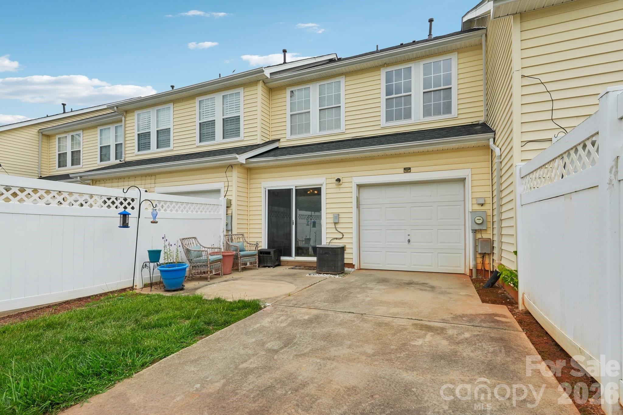 2038 Oakstone Drive — Monroe