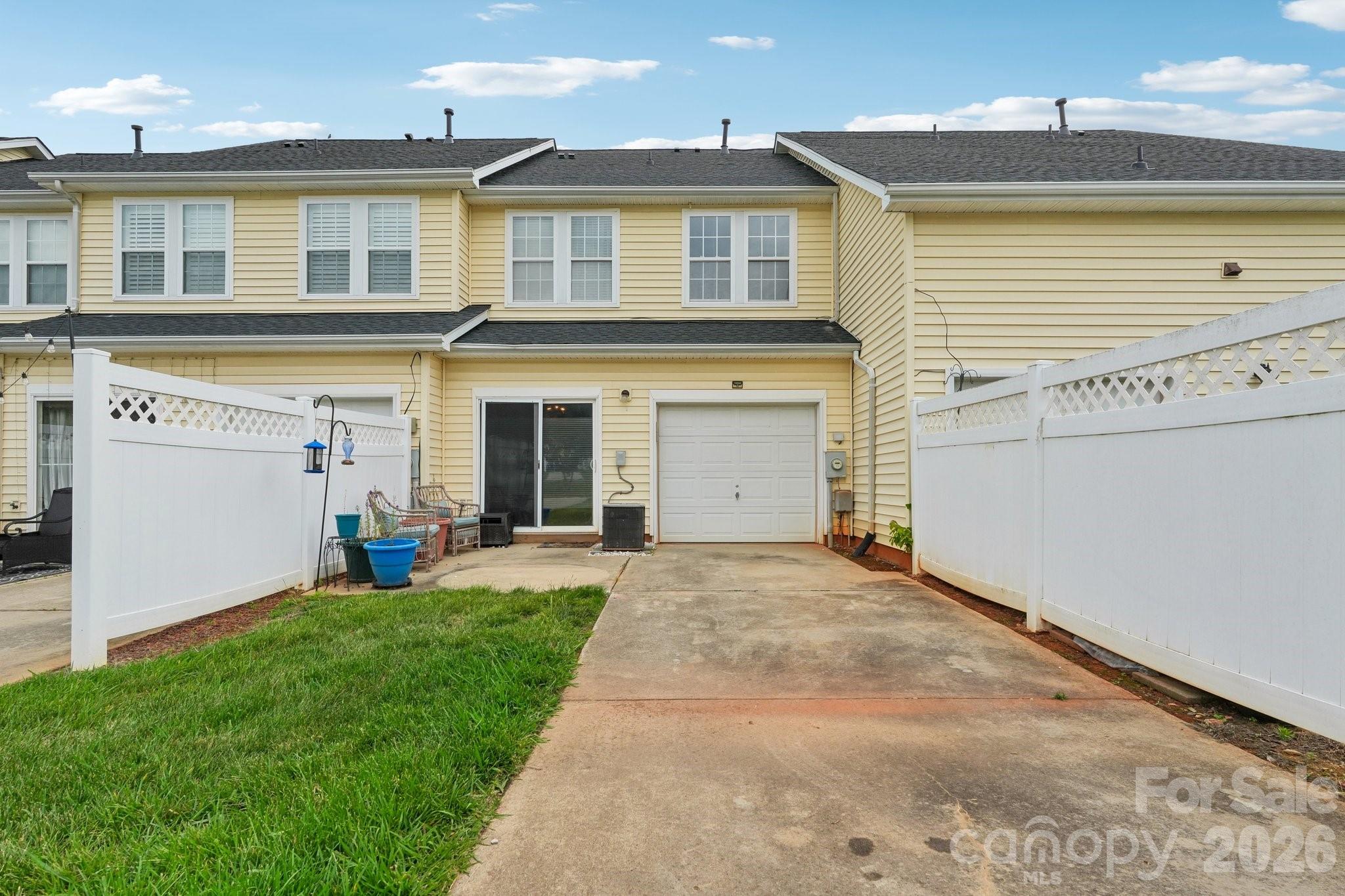2038 Oakstone Drive — Monroe