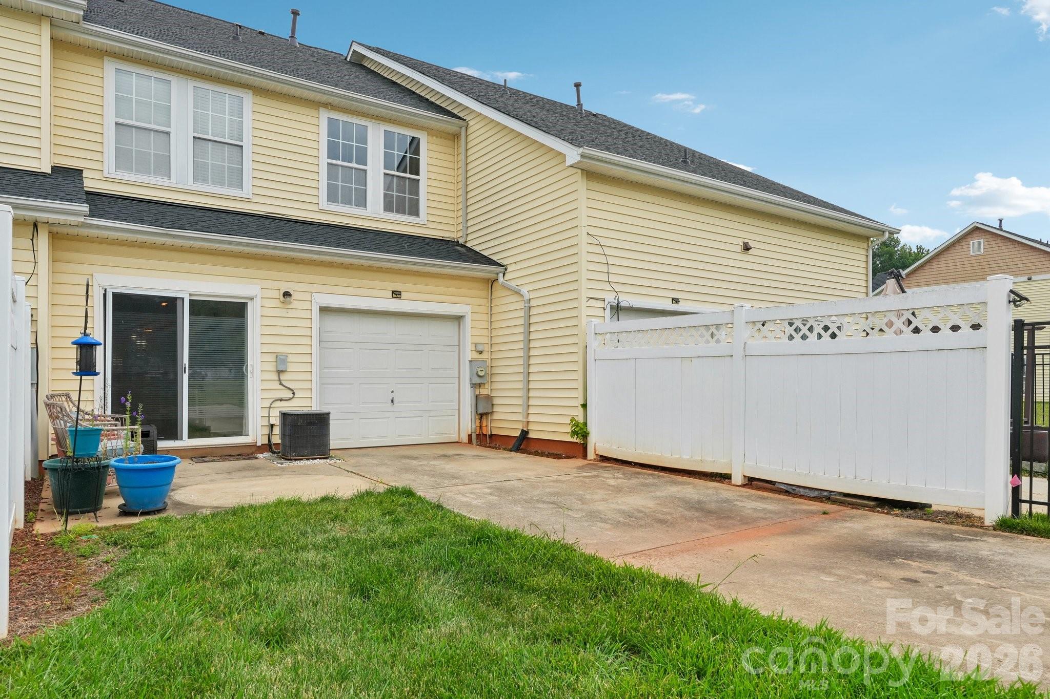 2038 Oakstone Drive — Monroe