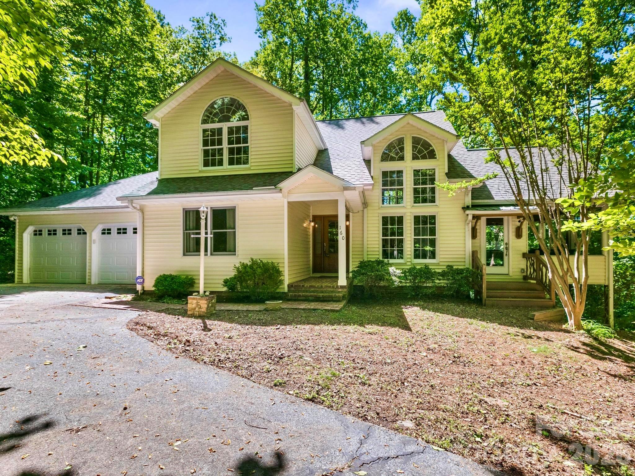 160 Little Mine Mountain Drive — Saluda