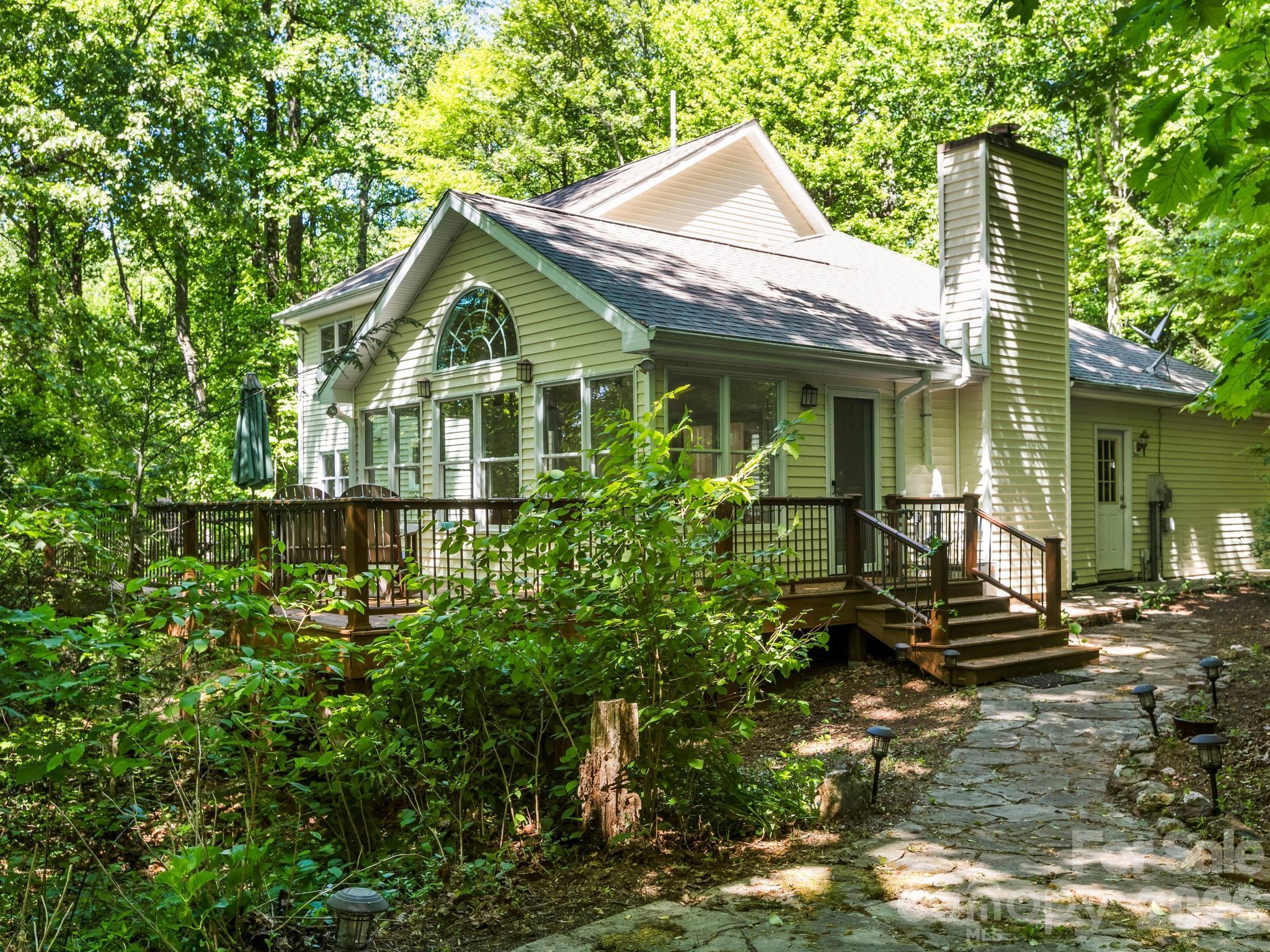 160 Little Mine Mountain Drive — Saluda