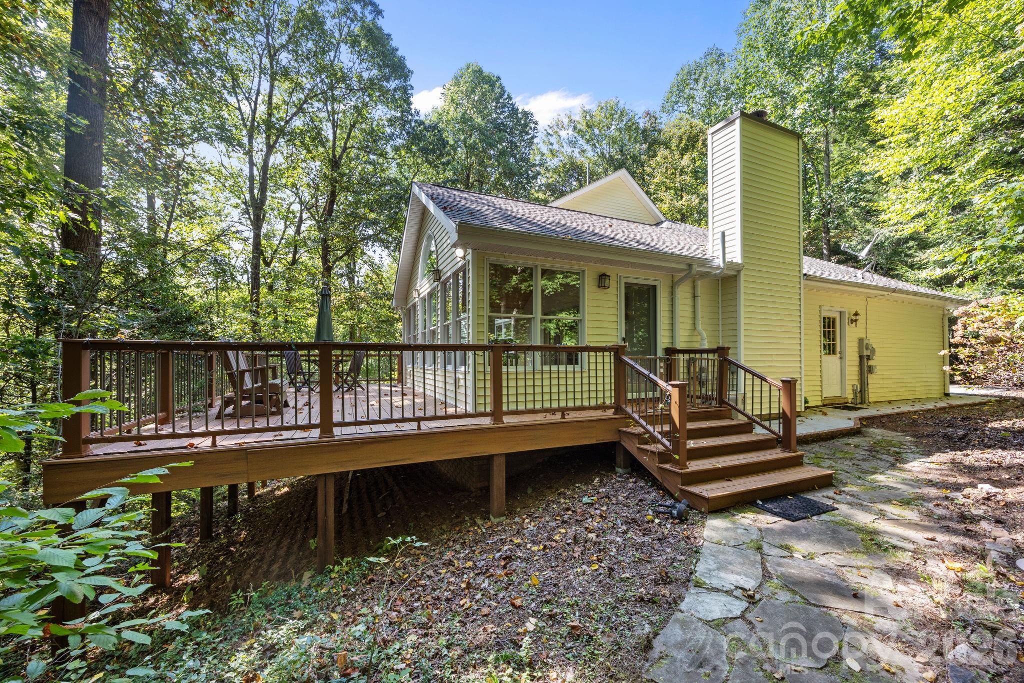 160 Little Mine Mountain Drive — Saluda