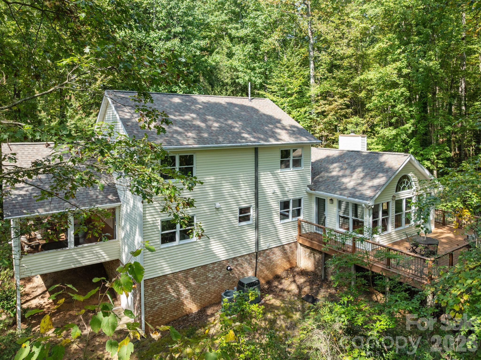 160 Little Mine Mountain Drive — Saluda