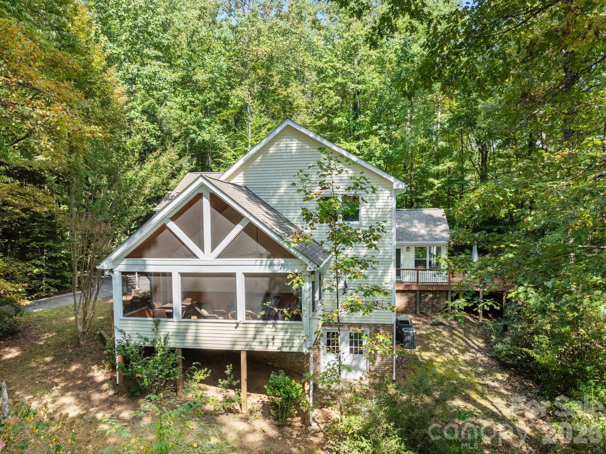 160 Little Mine Mountain Drive — Saluda