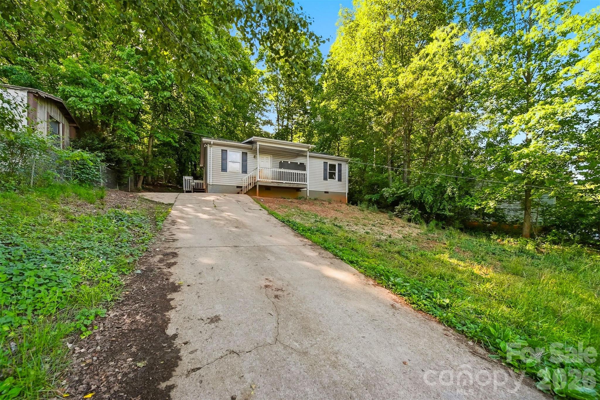1006 Perkins Place — Lenoir