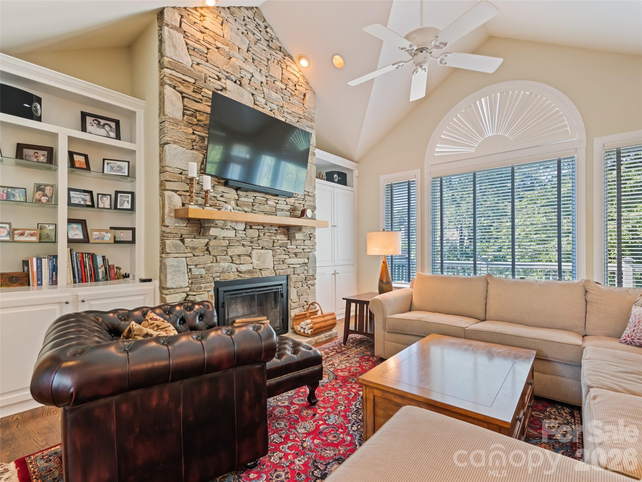 5 Split Creek Court — Mills River