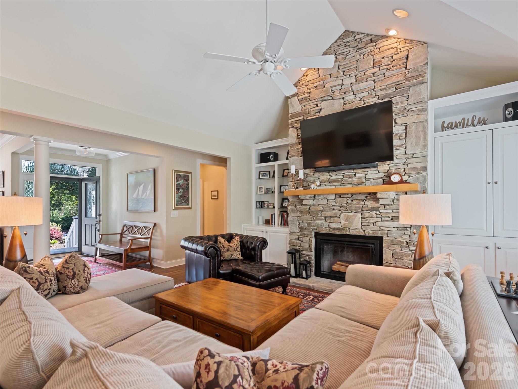 5 Split Creek Court — Mills River