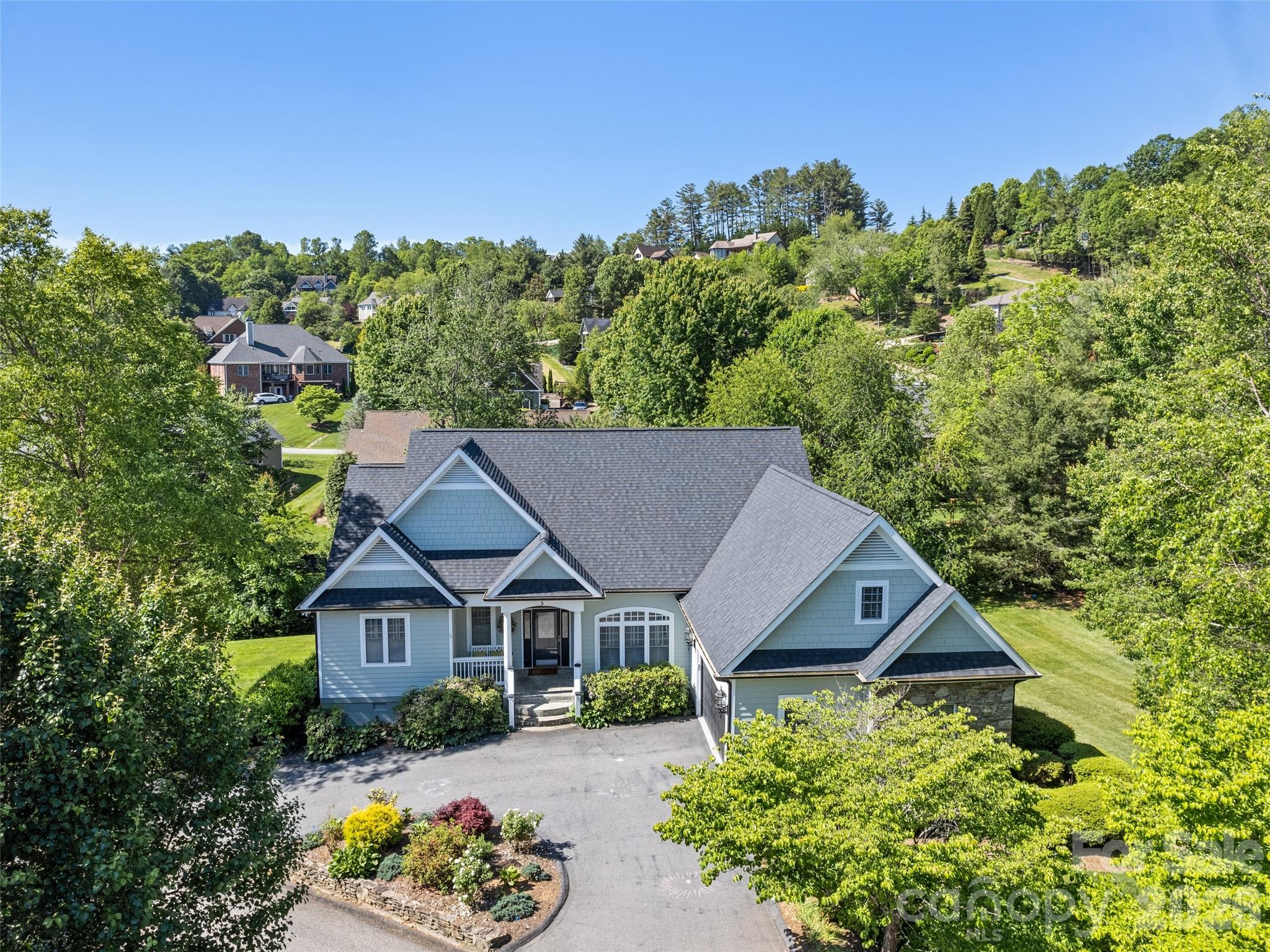 5 Split Creek Court — Mills River