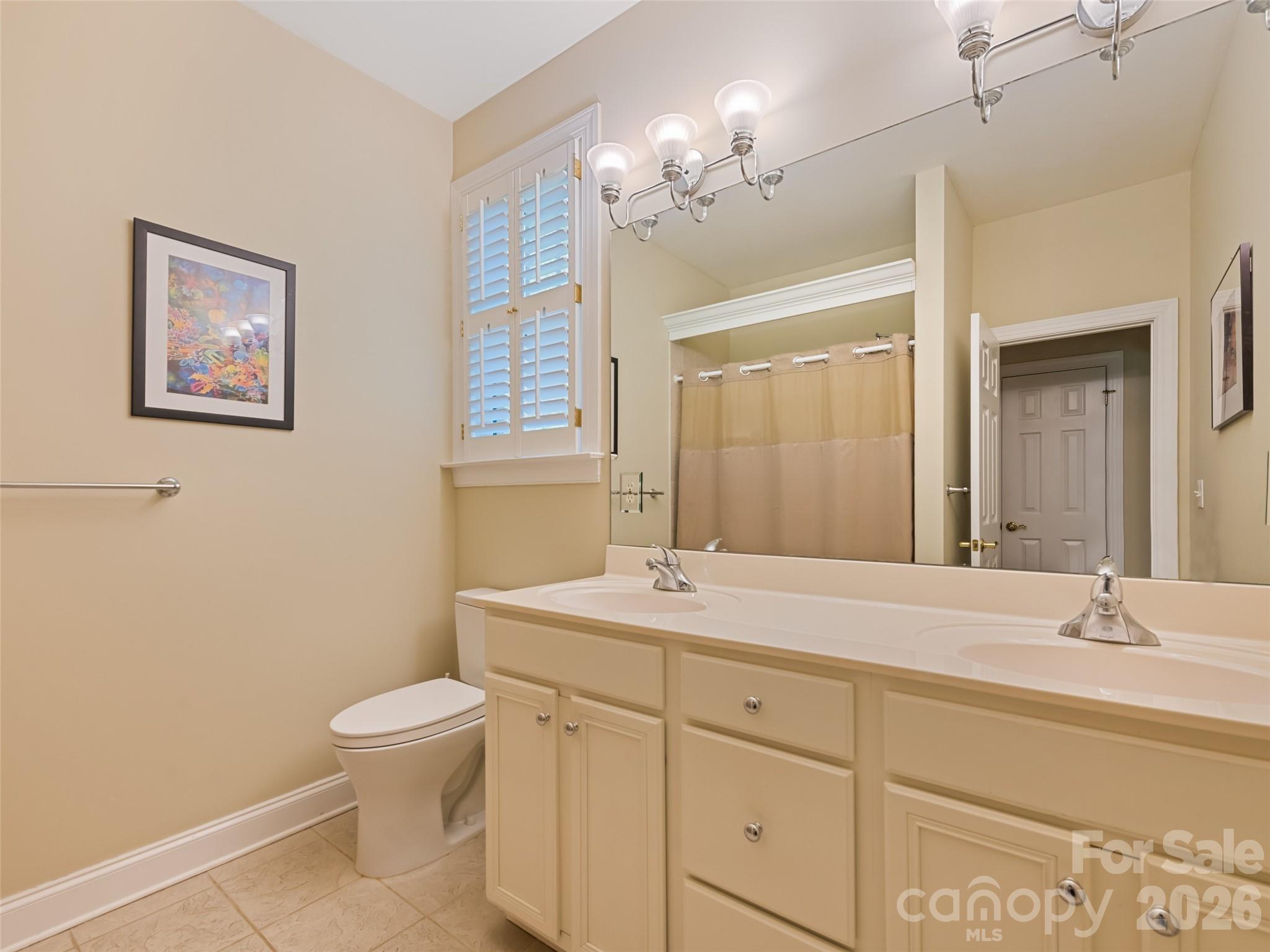 5 Split Creek Court — Mills River