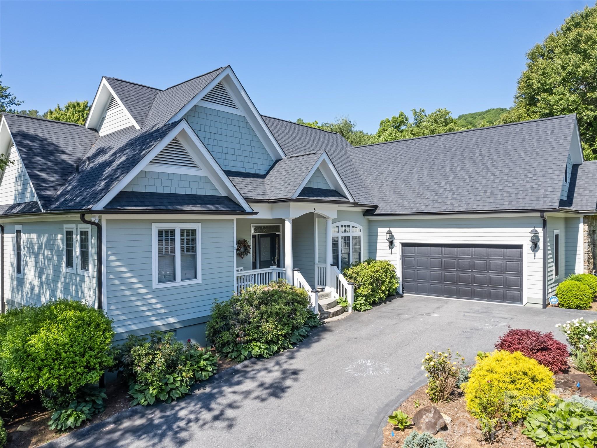 5 Split Creek Court — Mills River