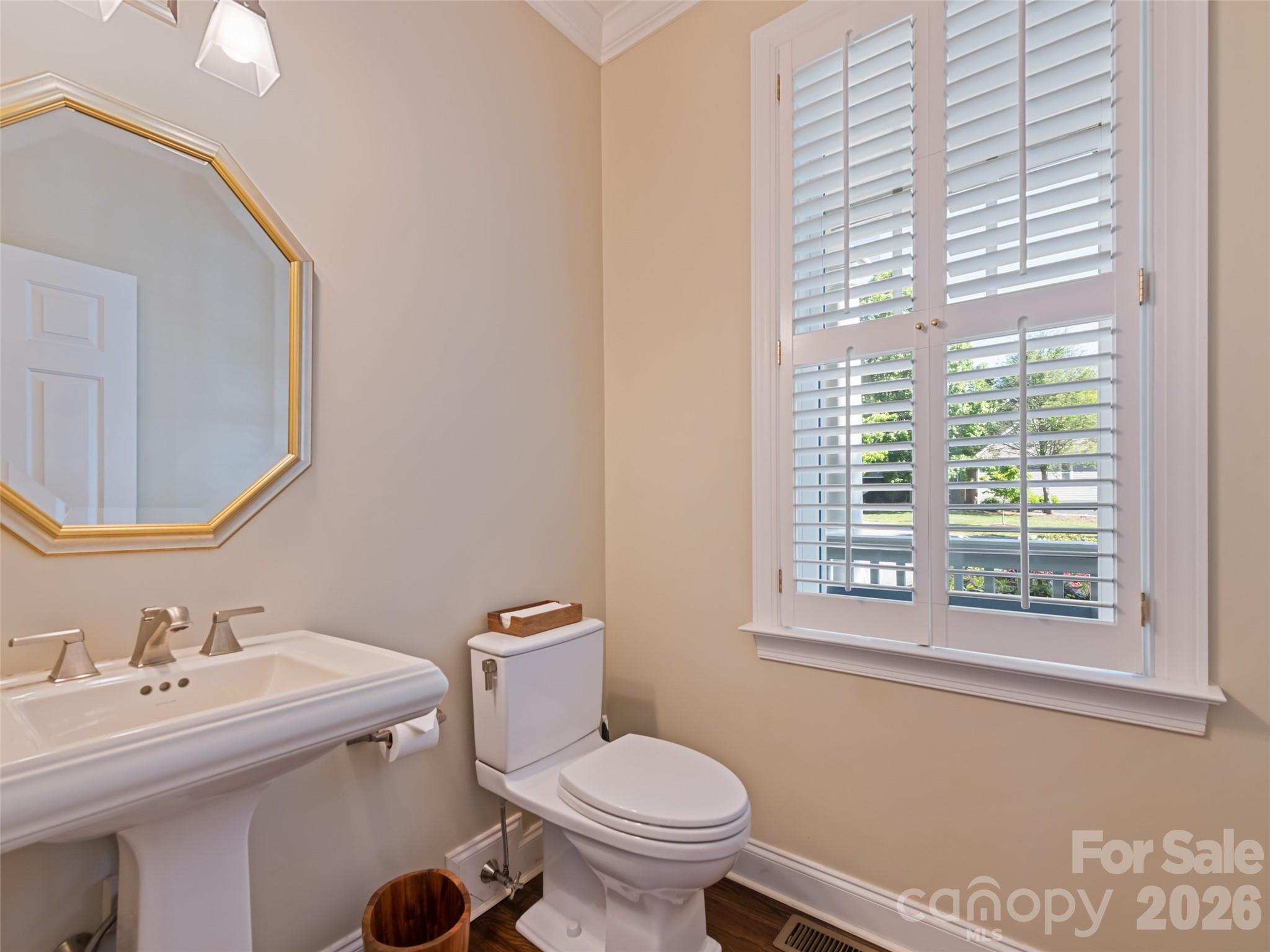 5 Split Creek Court — Mills River