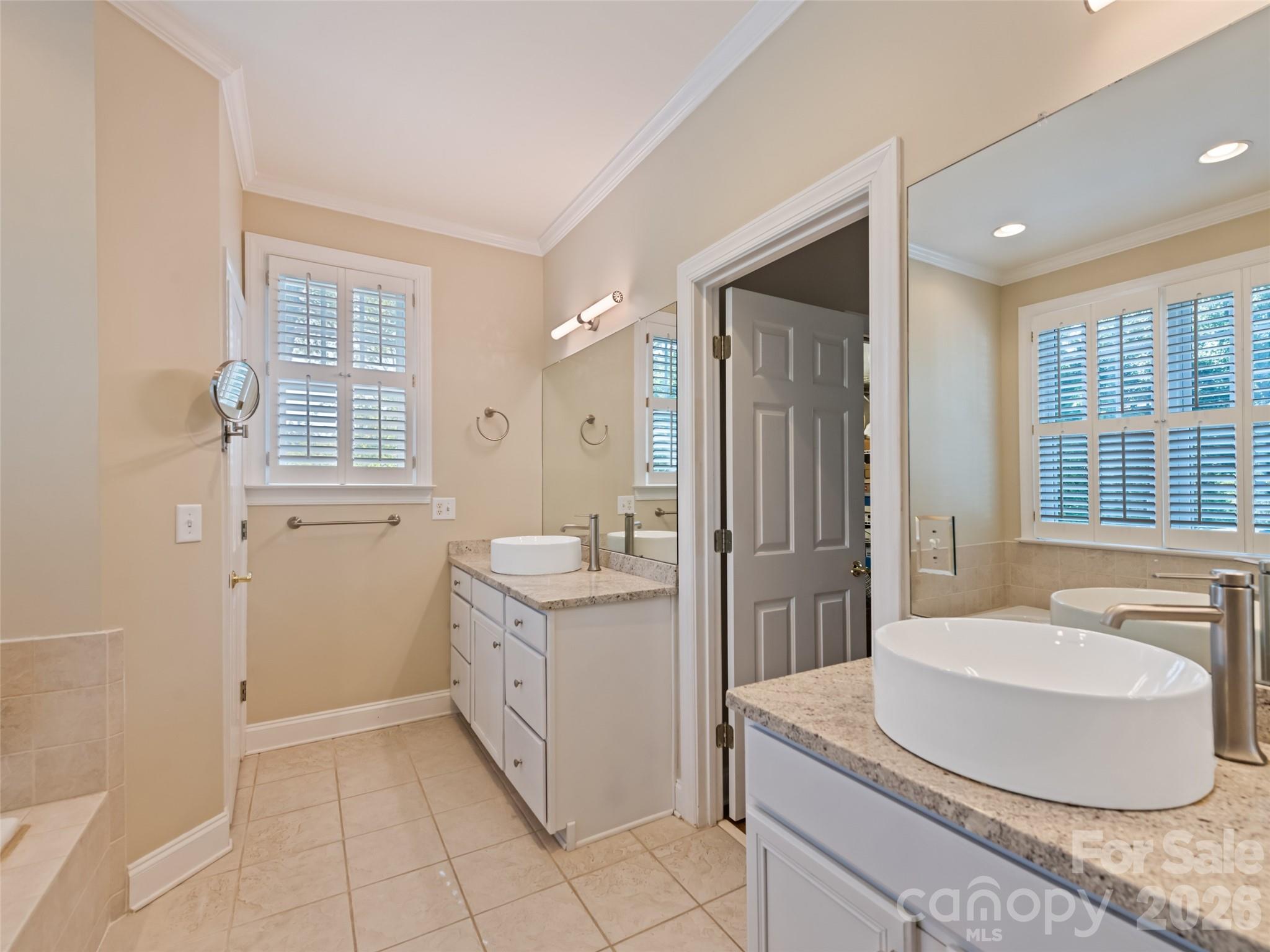 5 Split Creek Court — Mills River