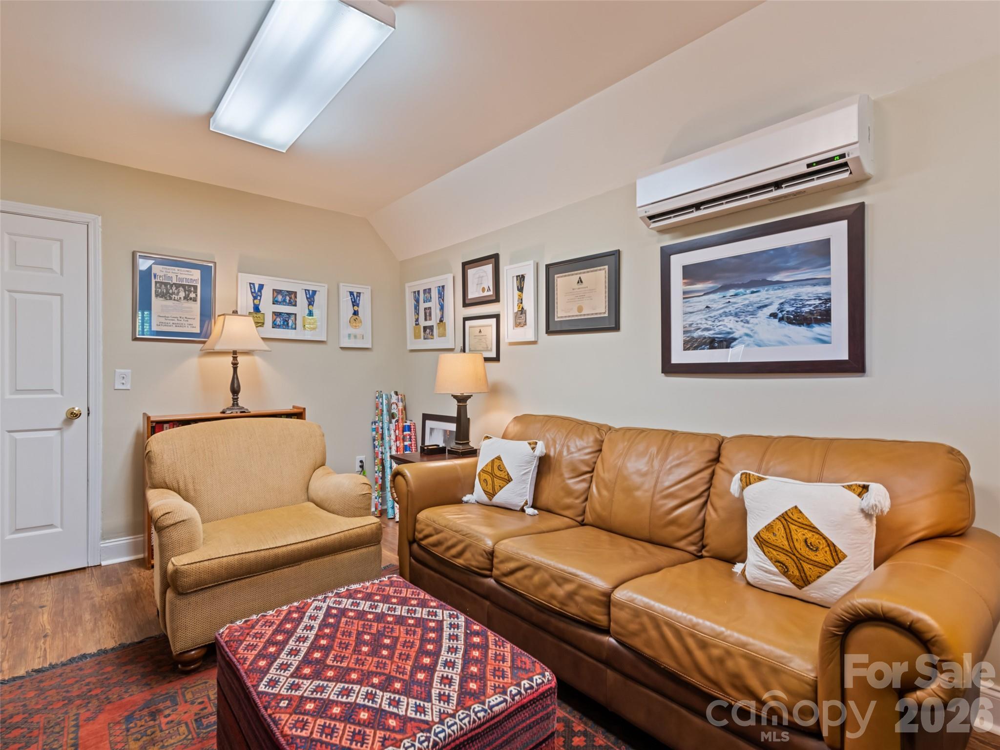 5 Split Creek Court — Mills River