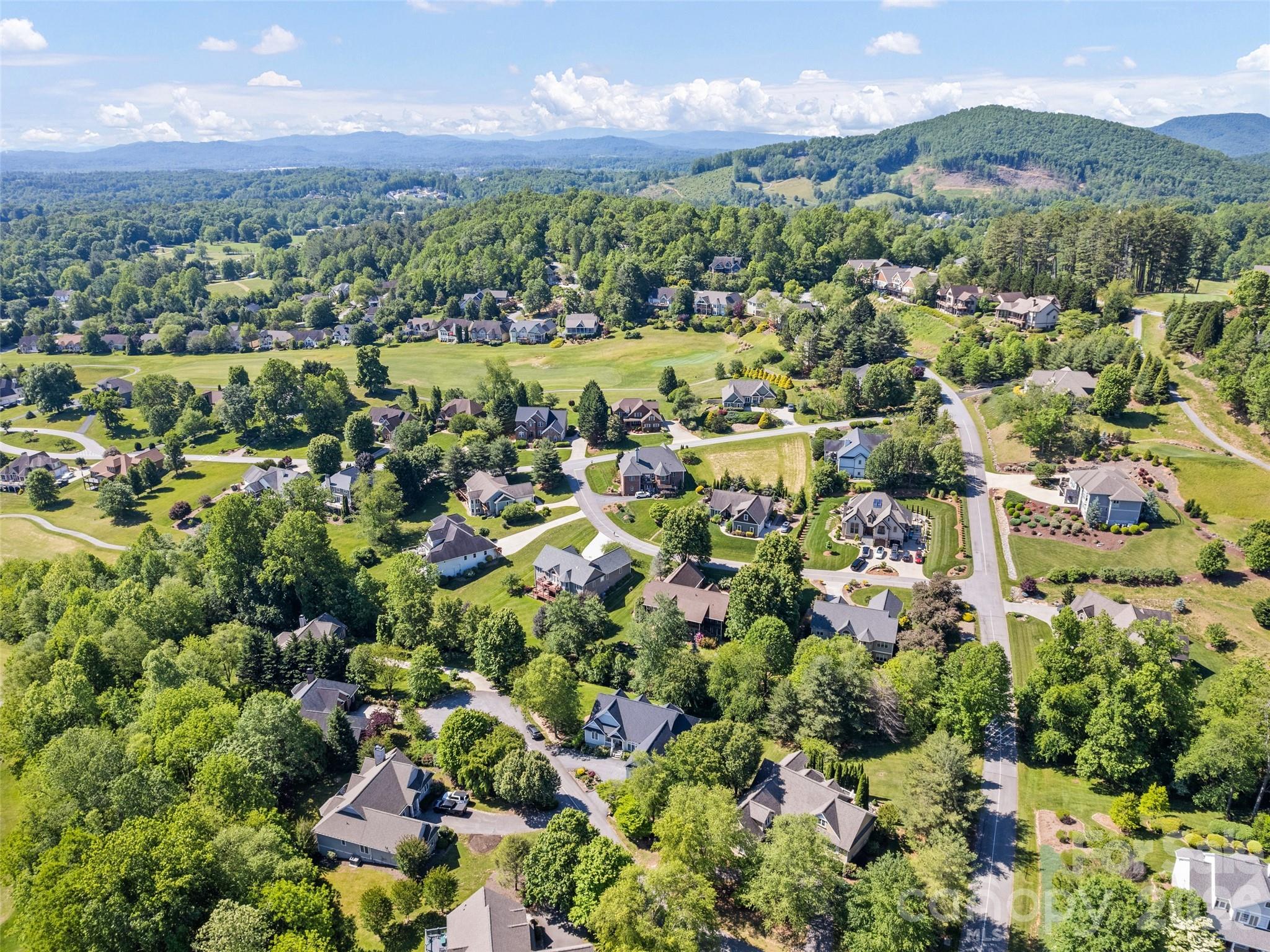 5 Split Creek Court — Mills River