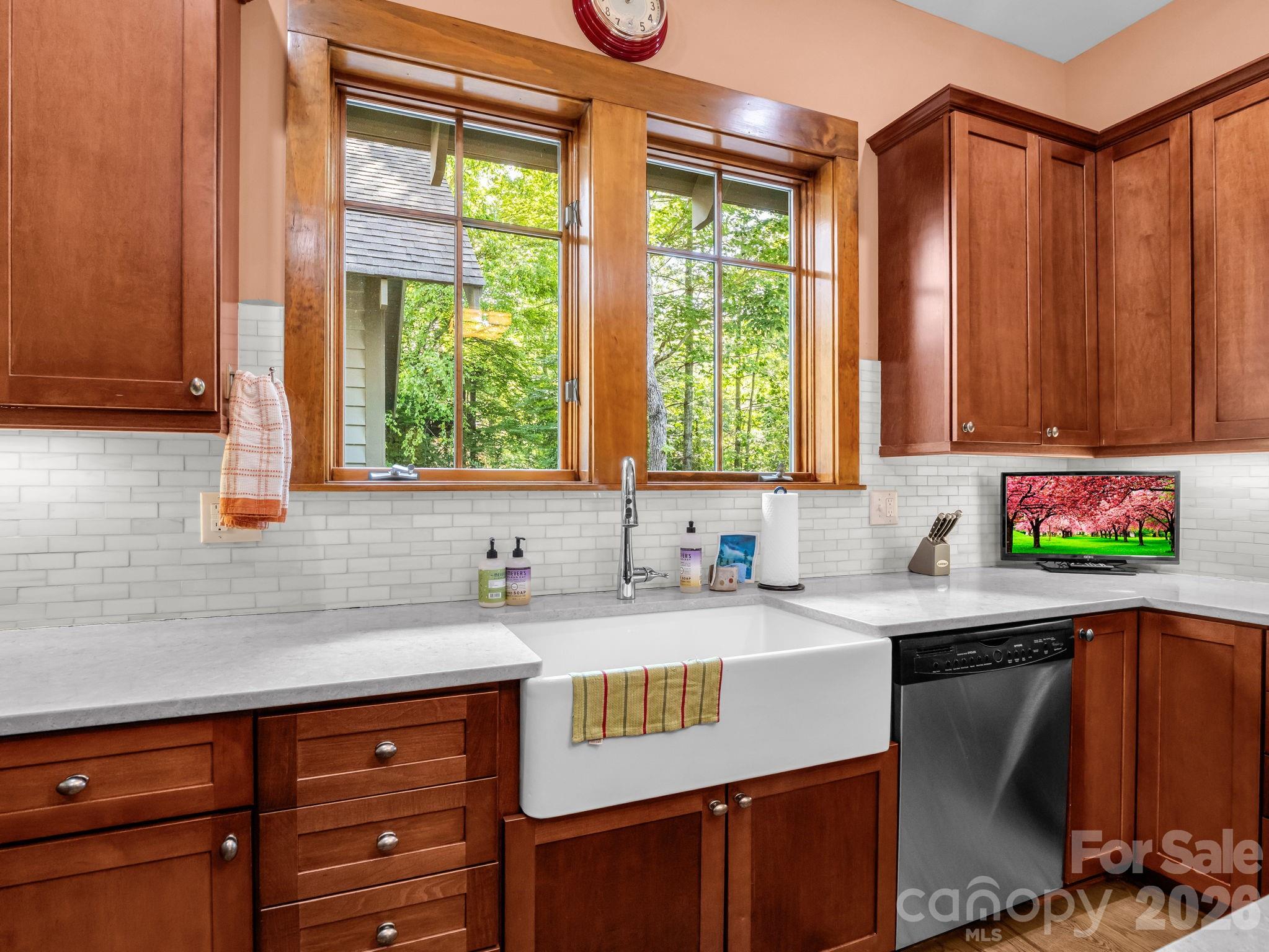 5 Longfellow Drive — Black Mountain
