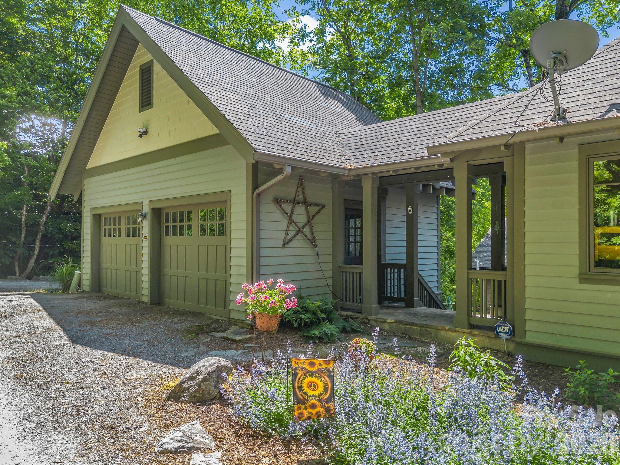 5 Longfellow Drive — Black Mountain