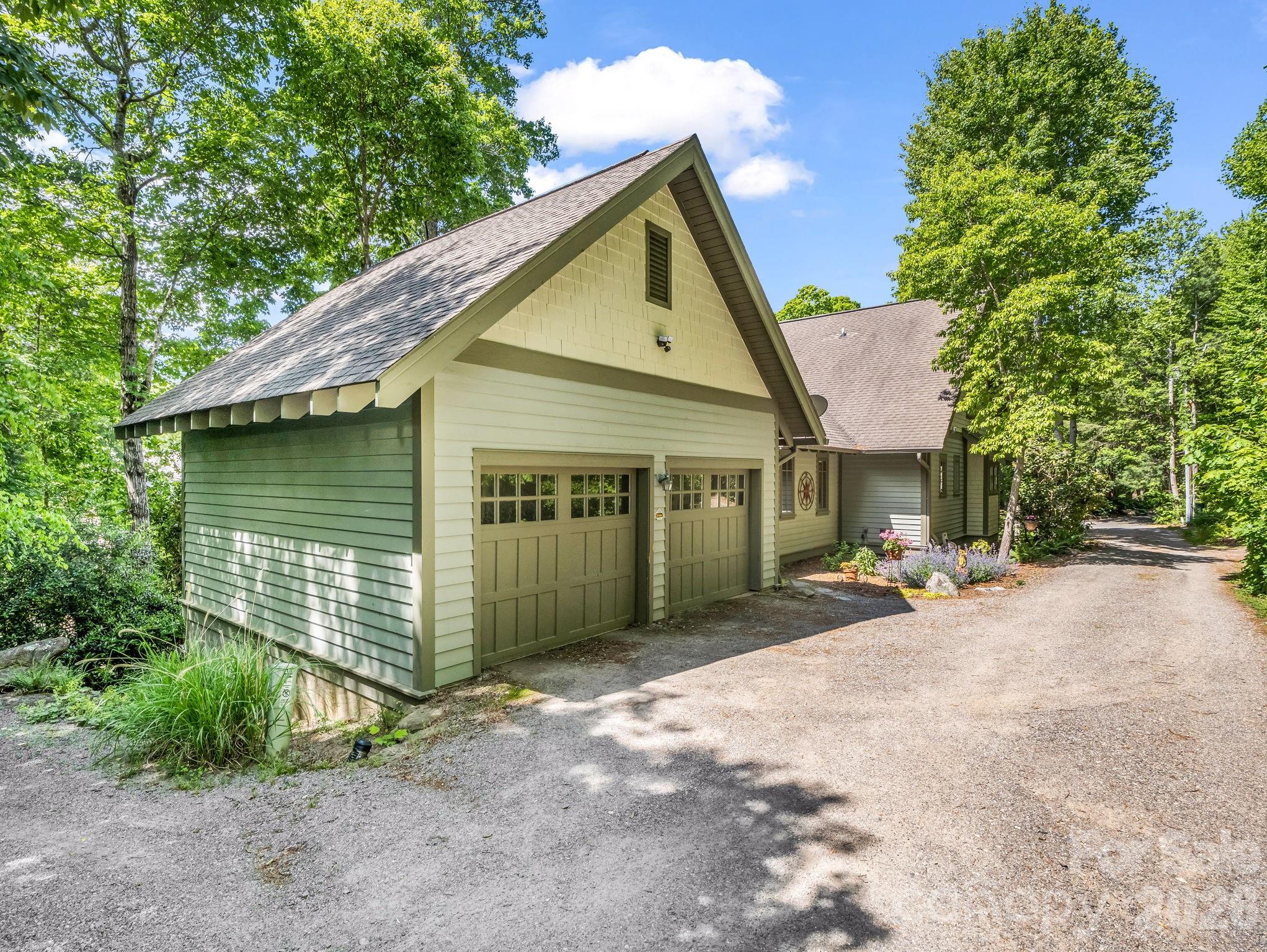 5 Longfellow Drive — Black Mountain