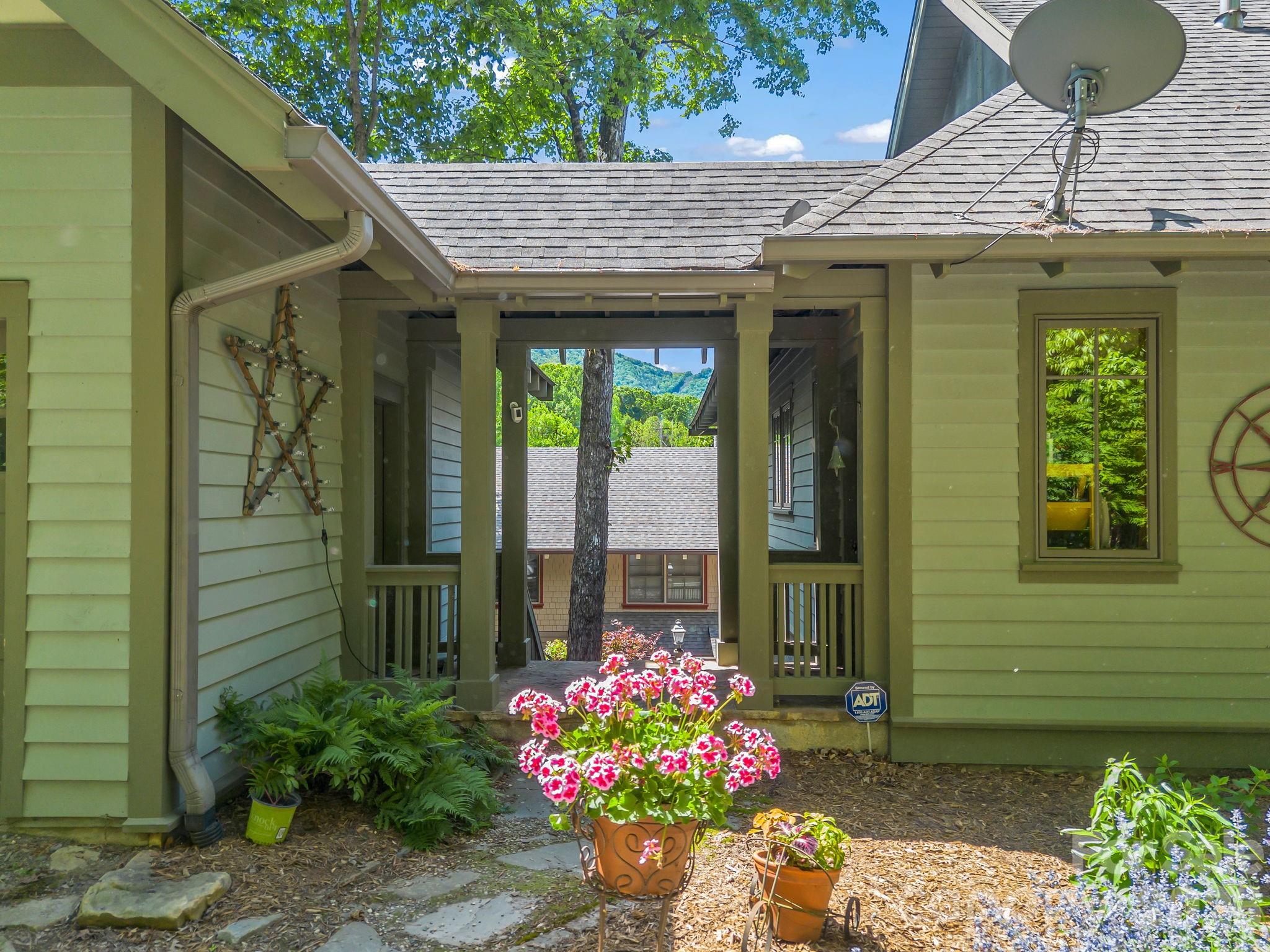 5 Longfellow Drive — Black Mountain