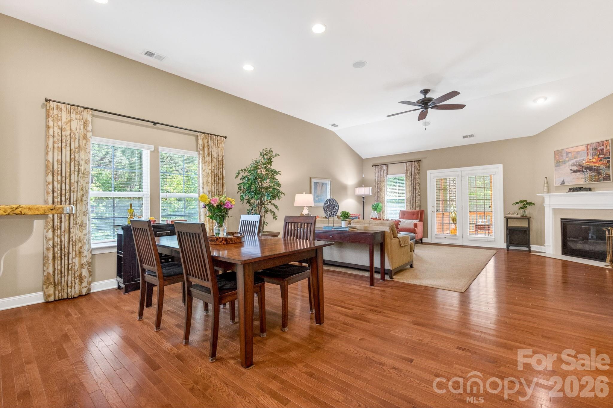 321 Calming Way — Tega Cay