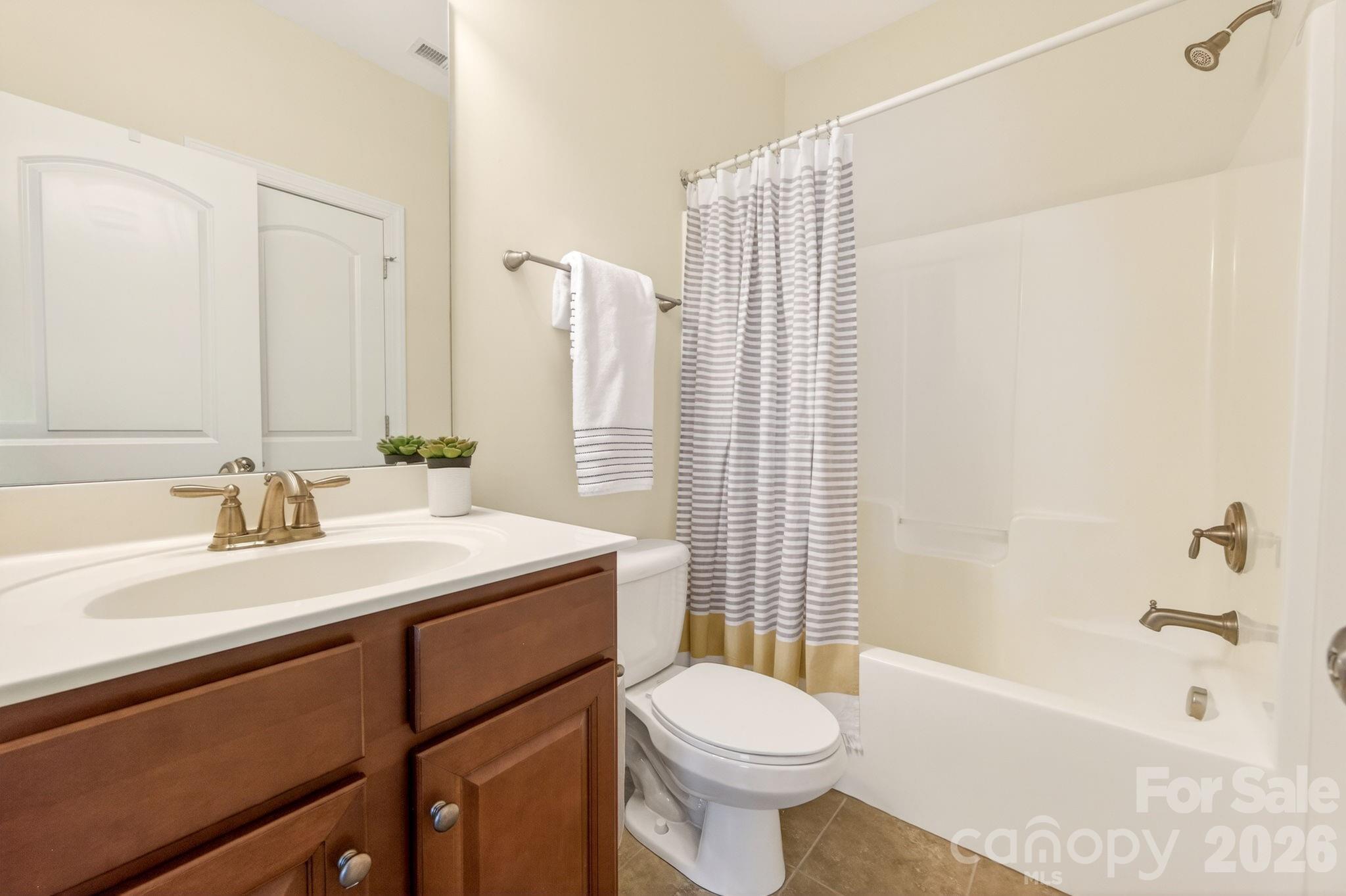 321 Calming Way — Tega Cay