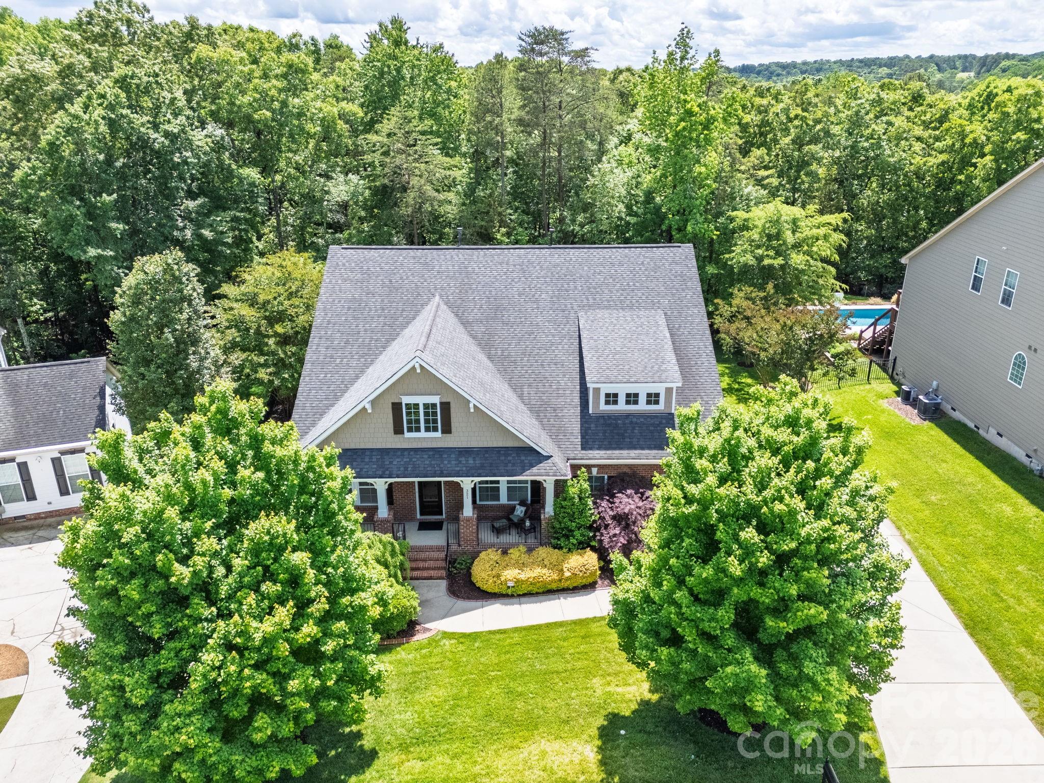 321 Calming Way — Tega Cay
