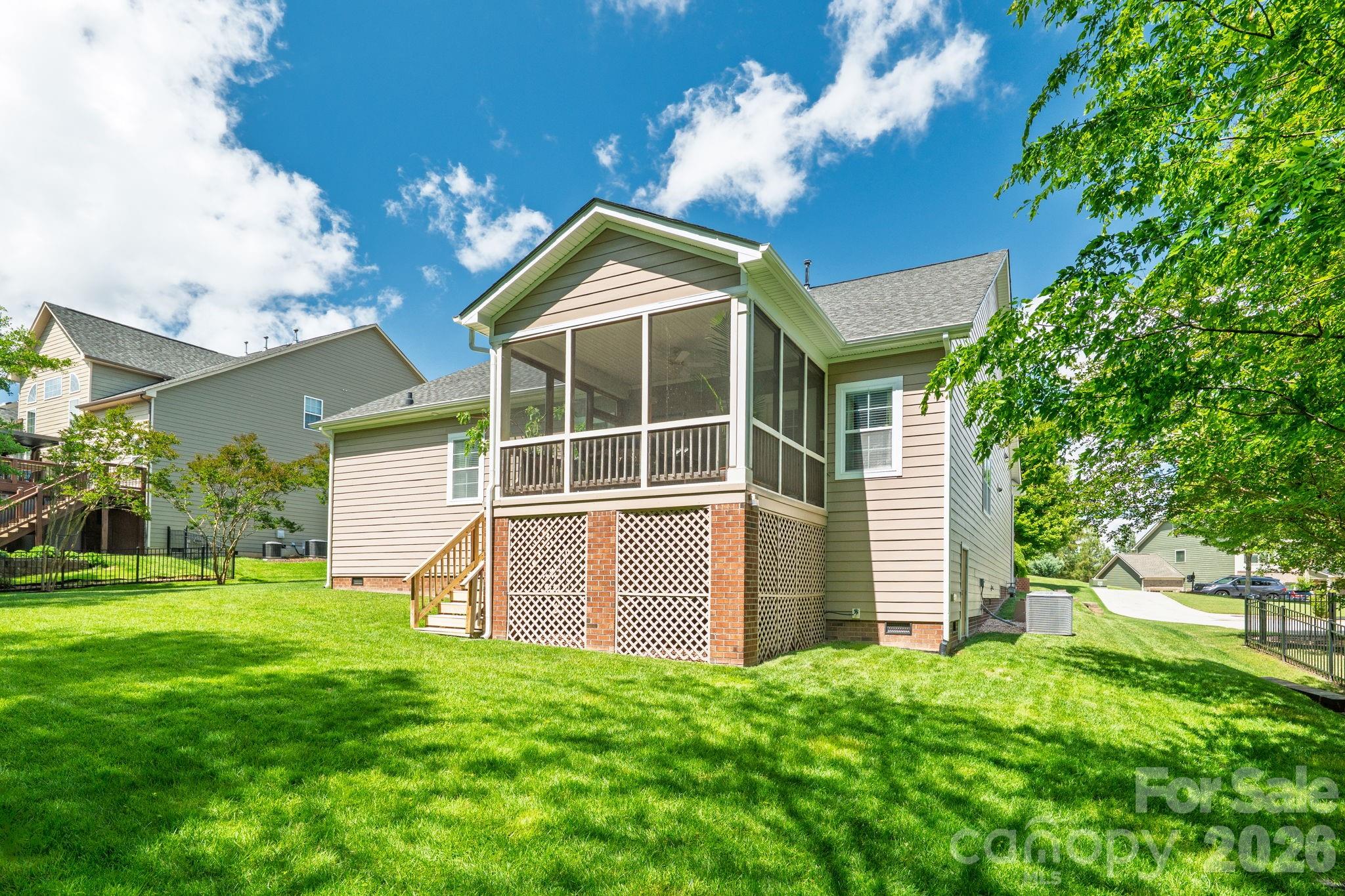 321 Calming Way — Tega Cay