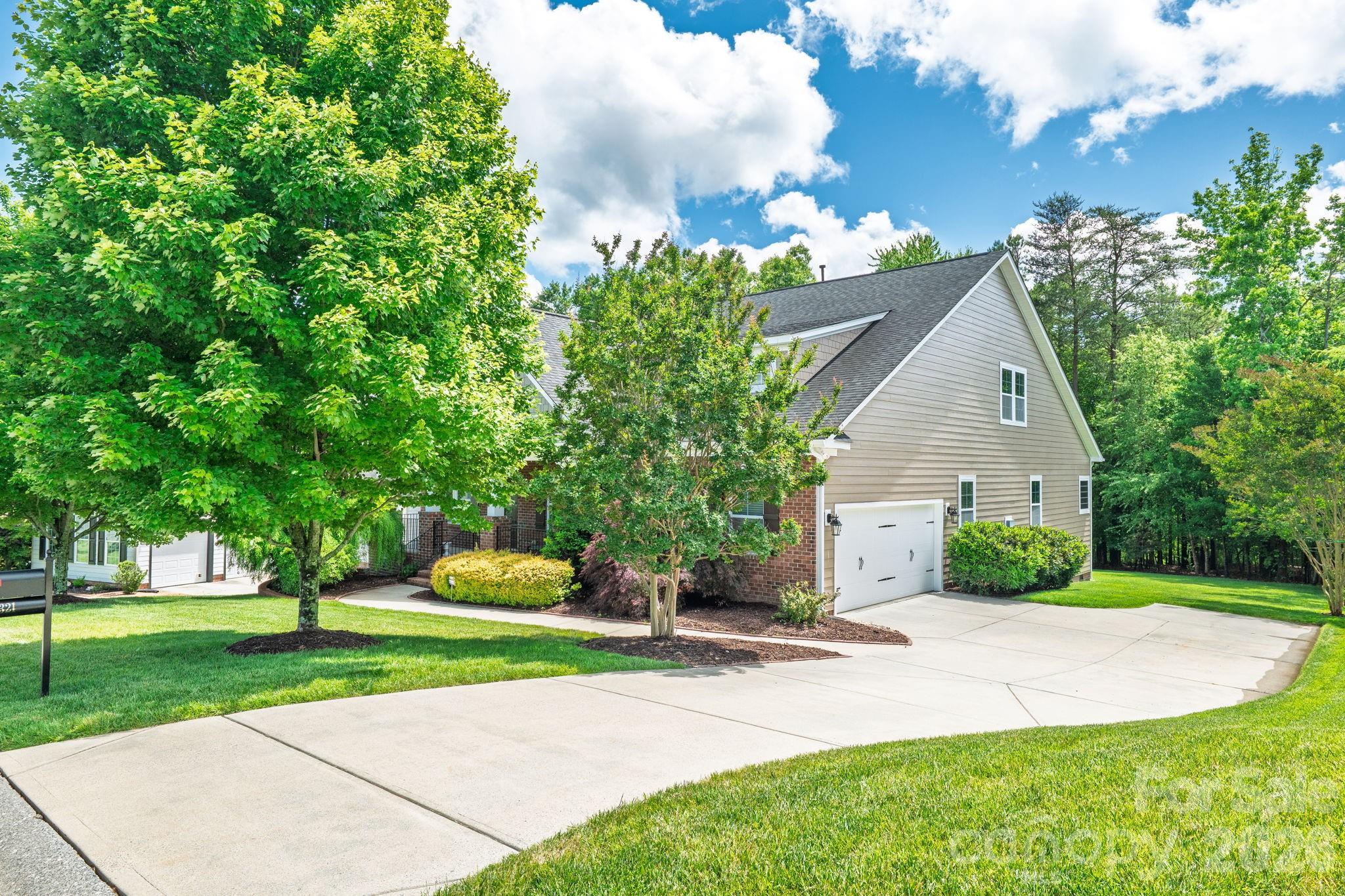 321 Calming Way — Tega Cay