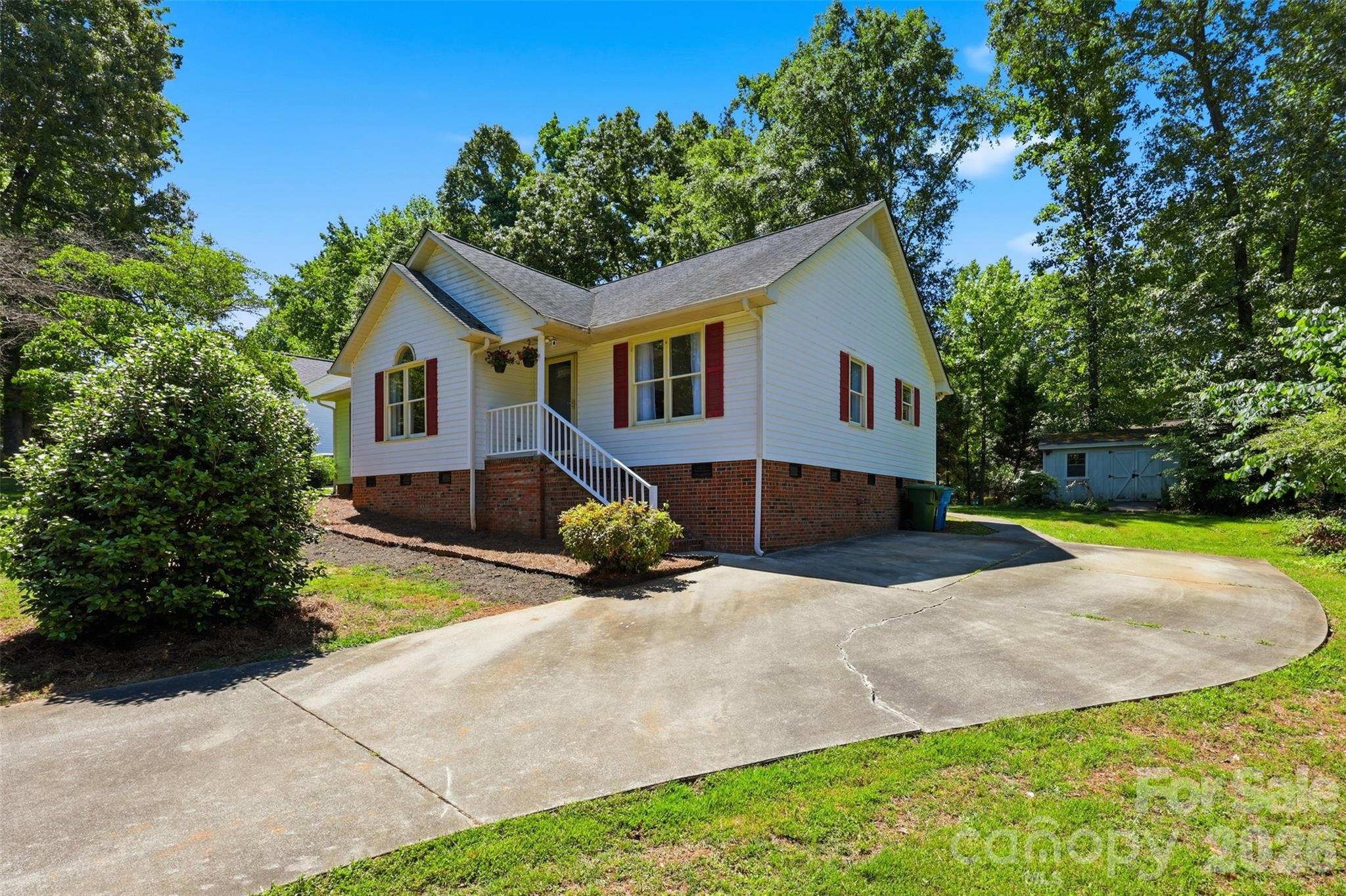 913 Pleasant Ridge Road — Fort Mill